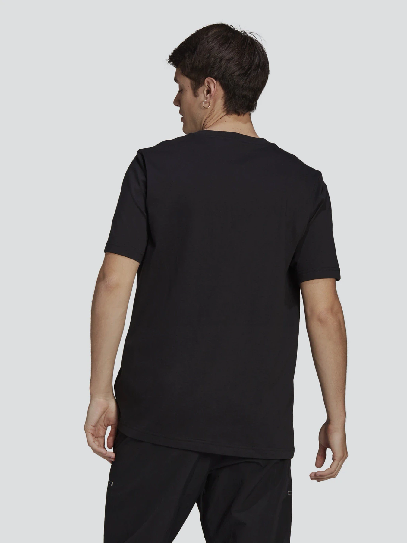 Футболки і поло Adidas TREFOIL OMBRÉ модель GP0166 Футболки і поло Adidas TREFOIL OMBRÉ модель GP0166 Фото