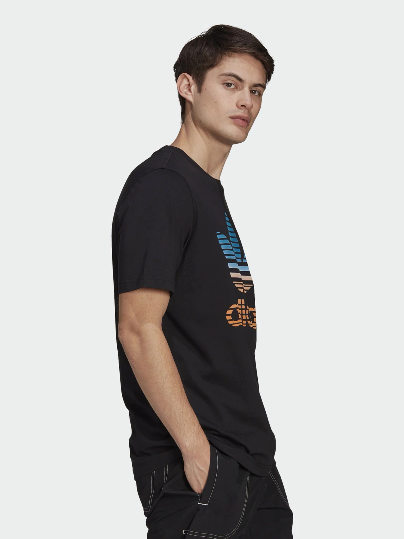 Футболки і поло Adidas TREFOIL OMBRÉ модель GP0166 Футболки і поло Adidas TREFOIL OMBRÉ модель GP0166 Фото