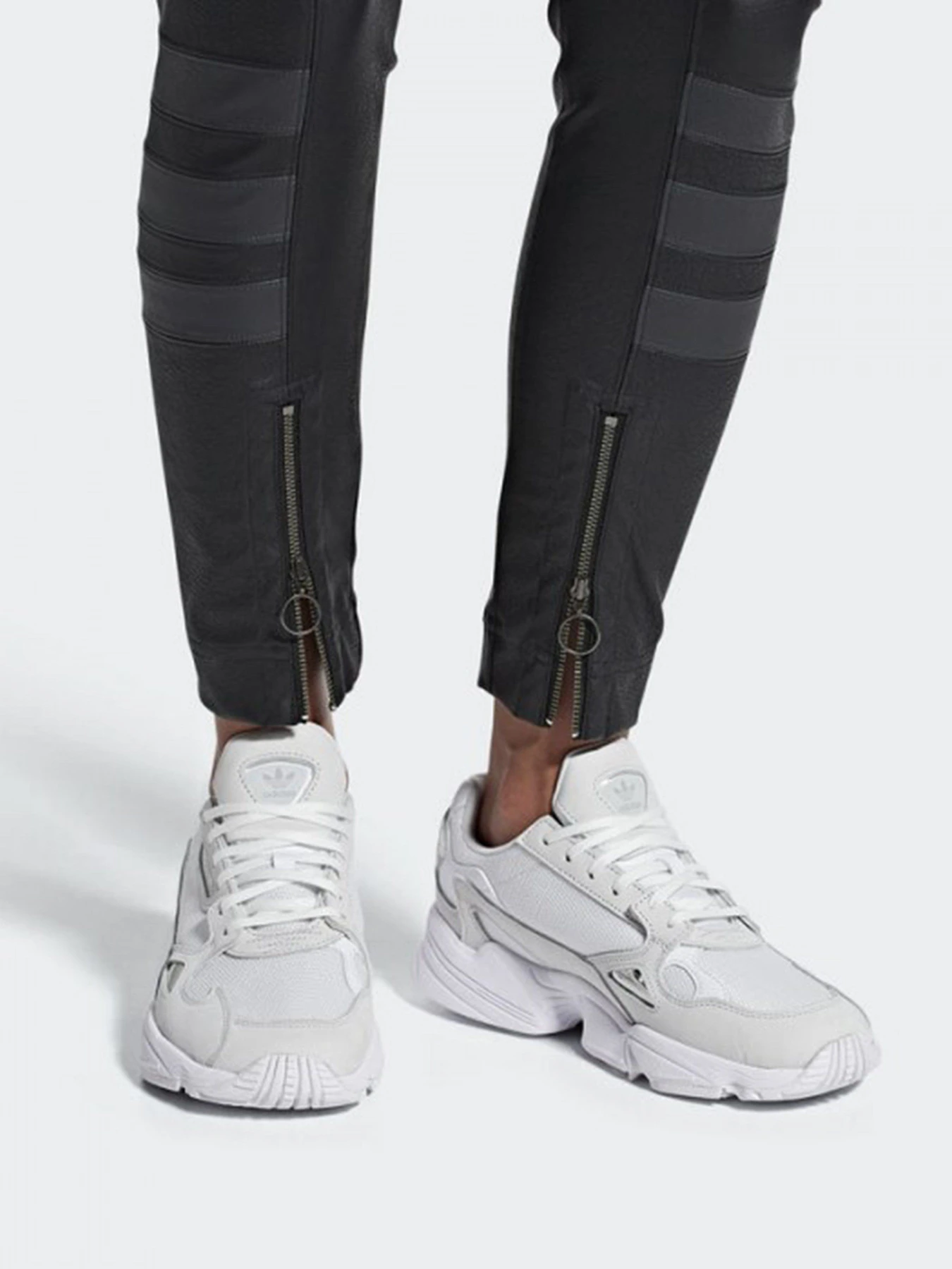 Кроссовки Adidas Falcon Originals модель B28128 Фото