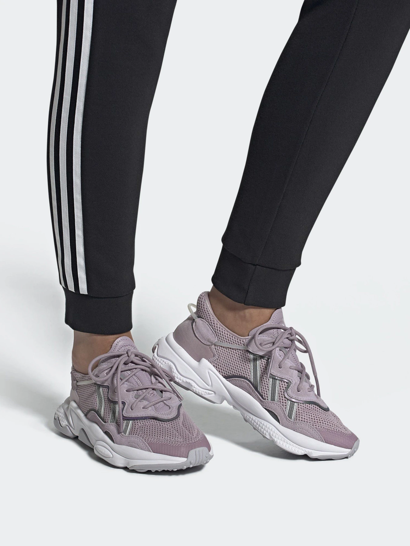 Кроссовки Adidas OZWEEGO модель EG9205 Фото