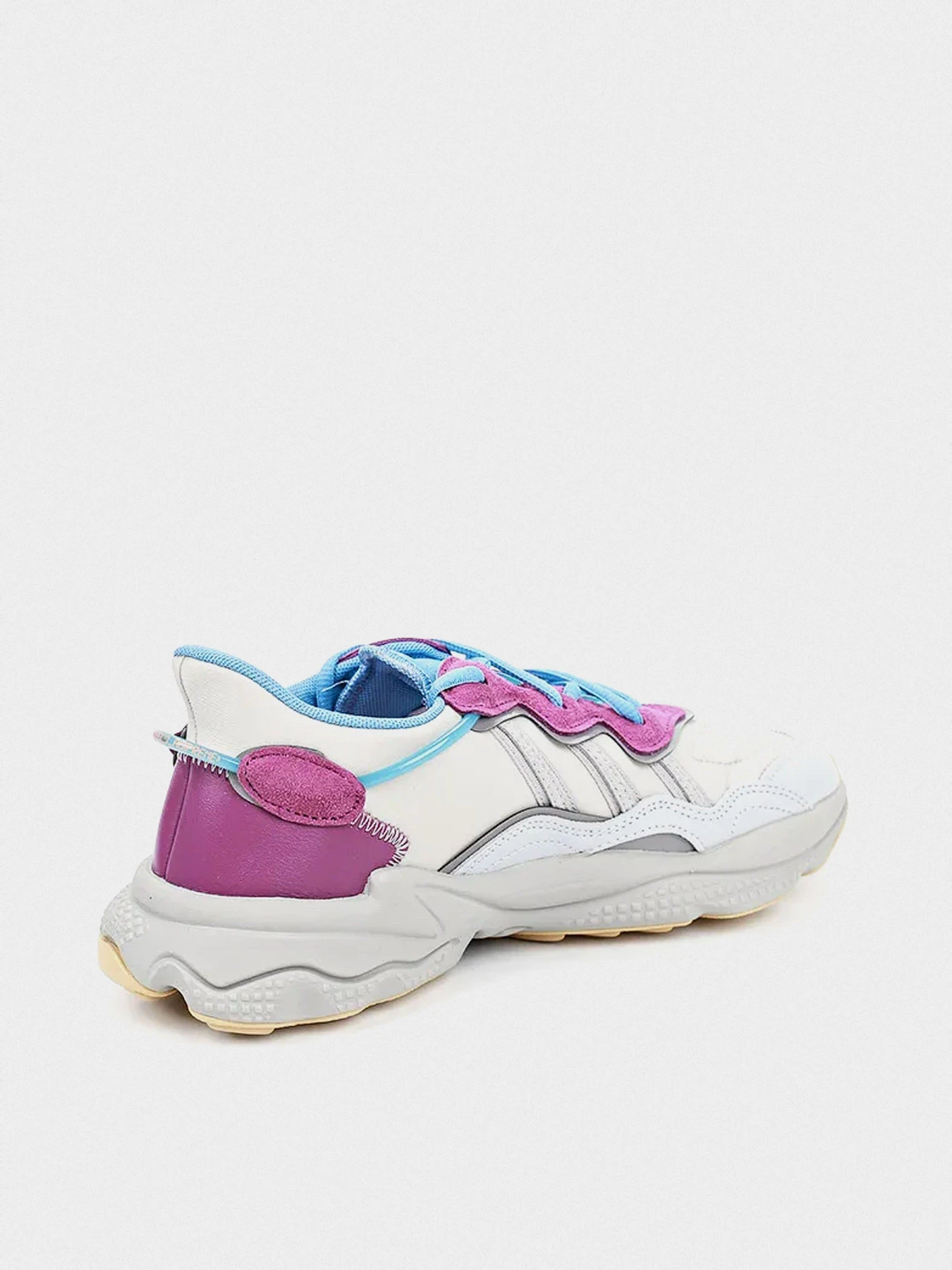Кроссовки Adidas OZWEEGO модель FX6107 Кроссовки Adidas OZWEEGO модель FX6107 Фото