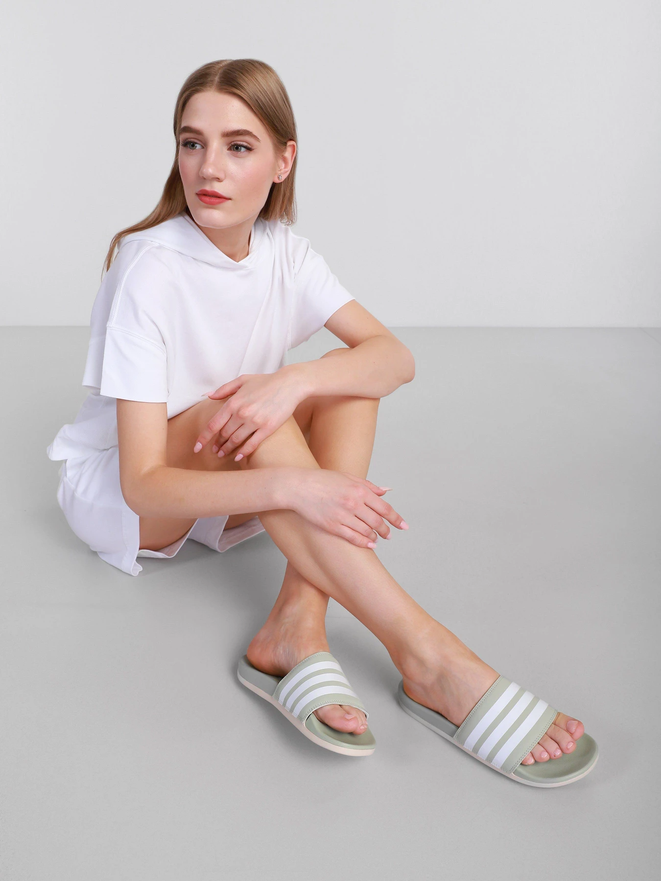 Шлёпанцы Adidas ADILETTE COMFORT модель FY7846 Шлёпанцы Adidas ADILETTE COMFORT модель FY7846 Фото