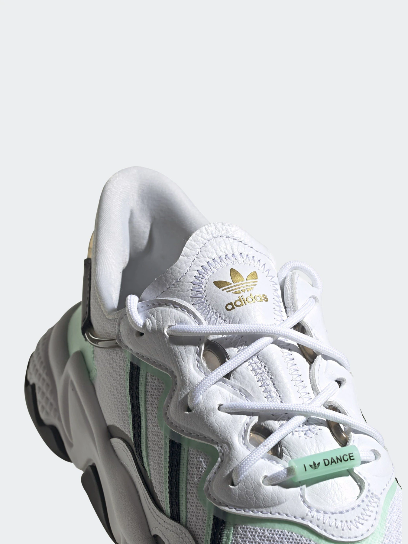 Кроссовки Adidas OZWEEGO модель FZ3779 Фото