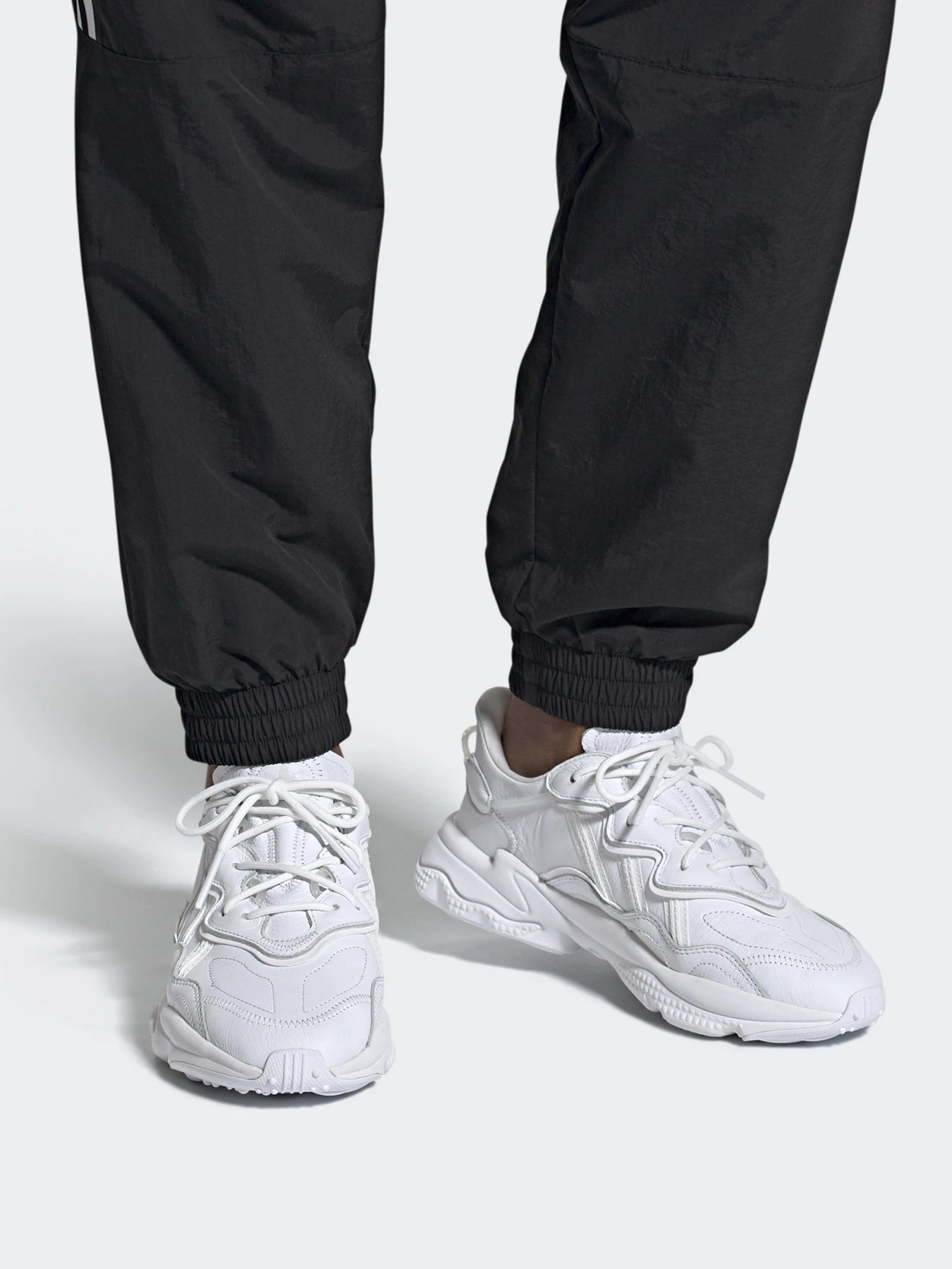 Кроссовки Adidas OZWEEGO модель EE5704 Кроссовки Adidas OZWEEGO модель EE5704 Фото
