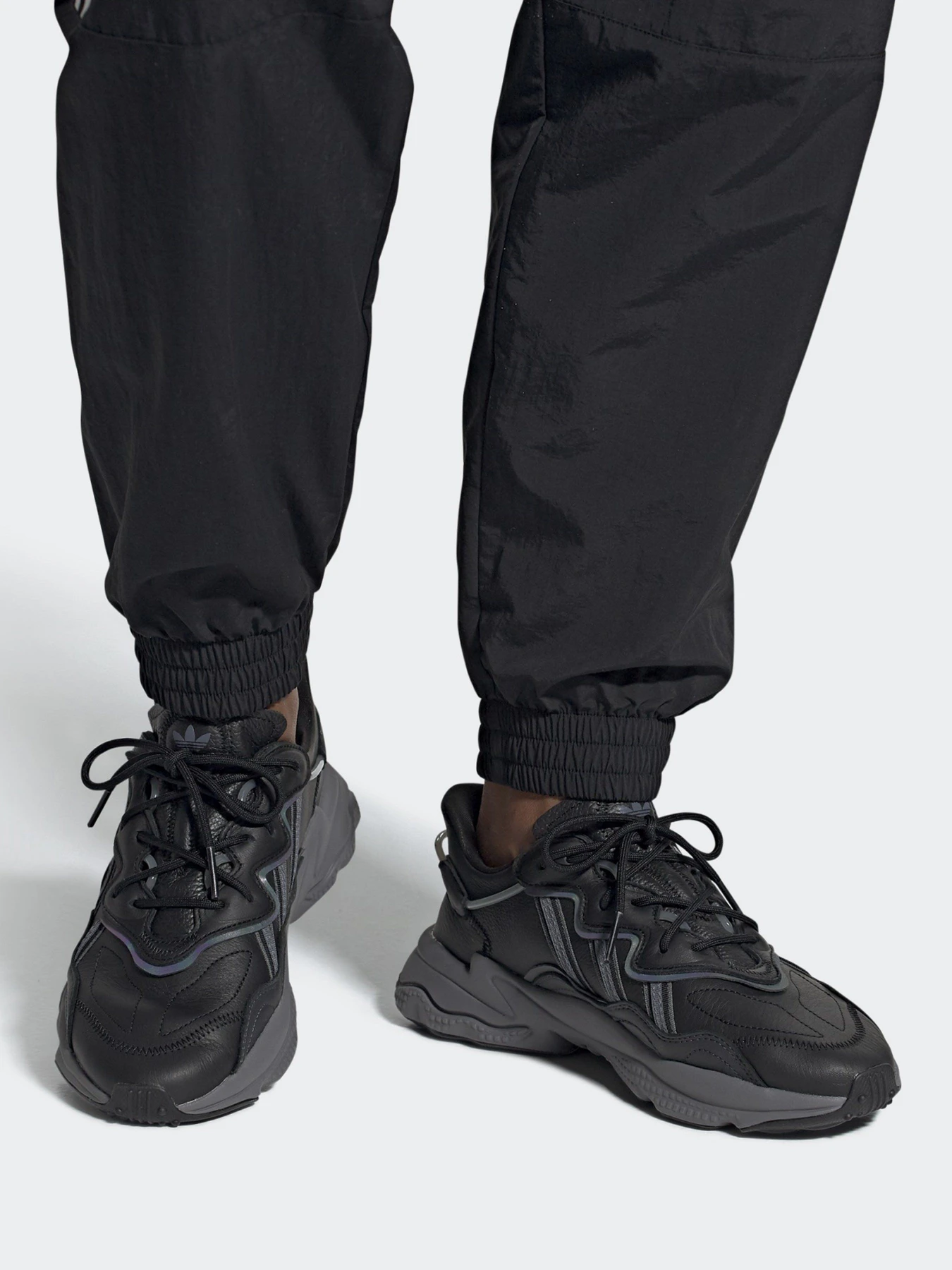Кроссовки Adidas OZWEEGO модель EE7004 Фото