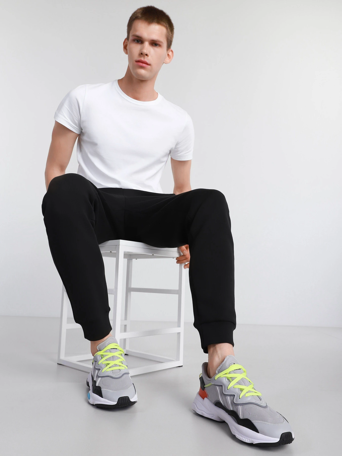Кроссовки Adidas OZWEEGO модель FX6058 Кроссовки Adidas OZWEEGO модель FX6058 Фото