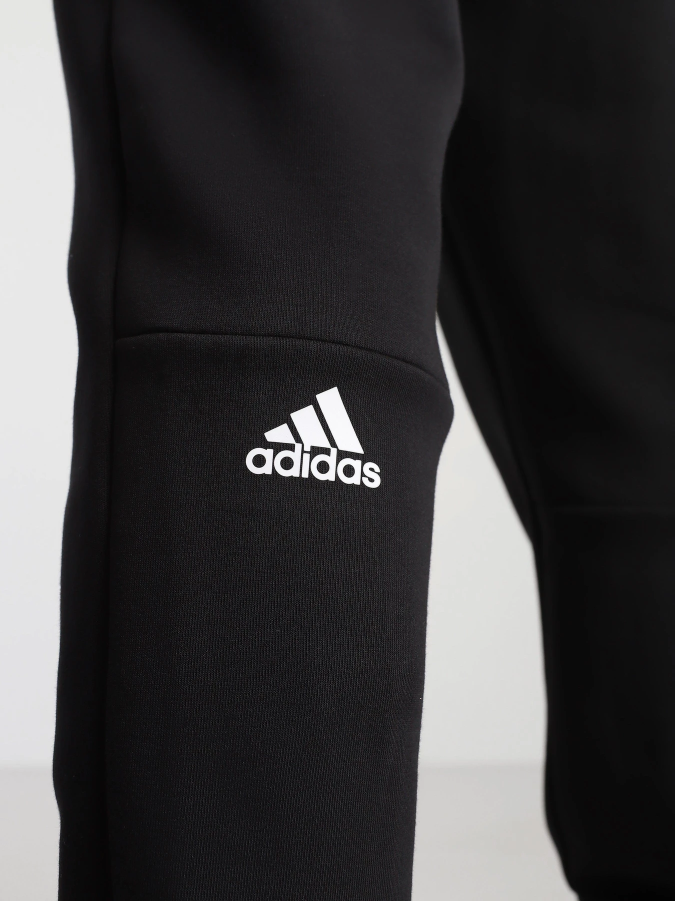 Брюки Adidas MUST HAVES TAPERED модель EB5270 Фото
