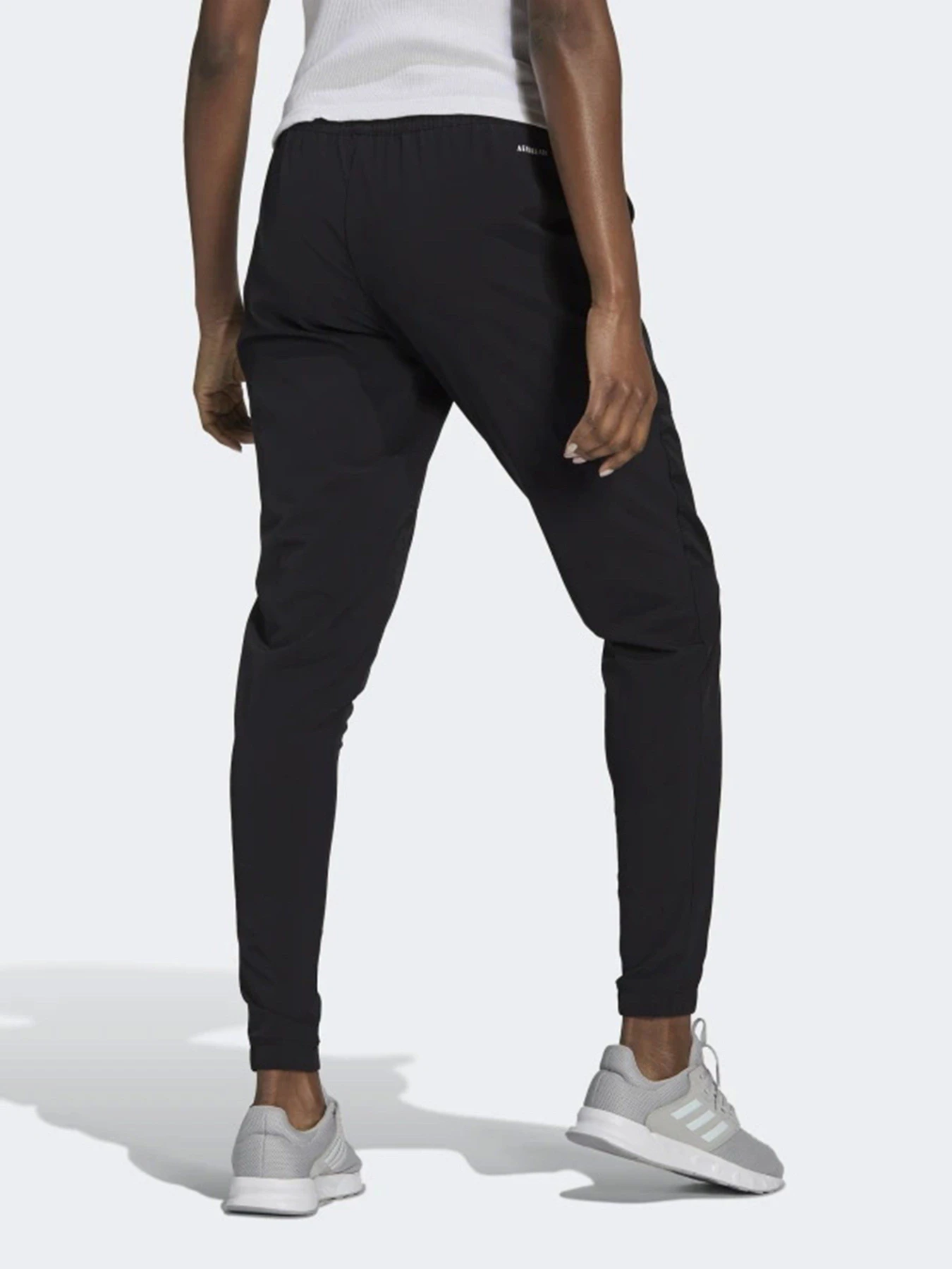 Брюки Adidas AEROREADY Lightweight Stretchy Woven Sport модель GL3927 Брюки Adidas AEROREADY Lightweight Stretchy Woven Sport модель GL3927 Фото