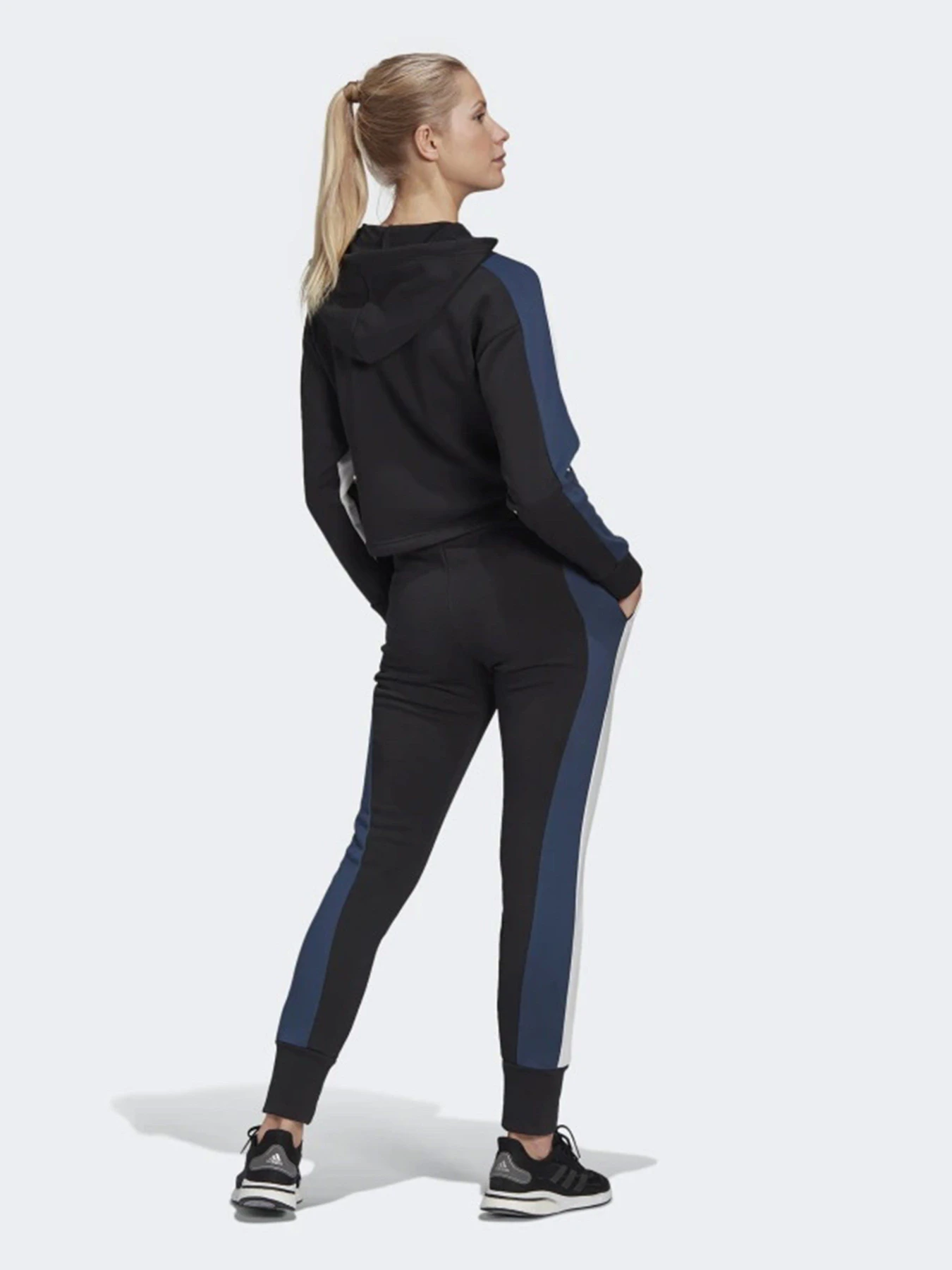 Костюмы Adidas SPORTSWEAR BADGE OF SPORT модель GL9482 Фото
