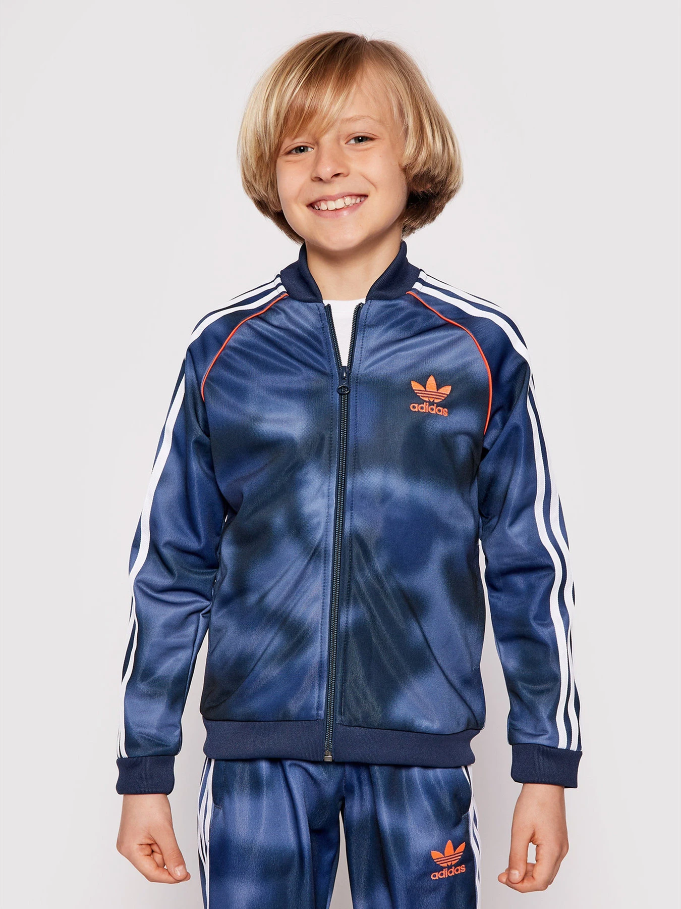 Худи и свитшоты Adidas CAMO SST модель GN4128 Худи и свитшоты Adidas CAMO SST модель GN4128 Фото