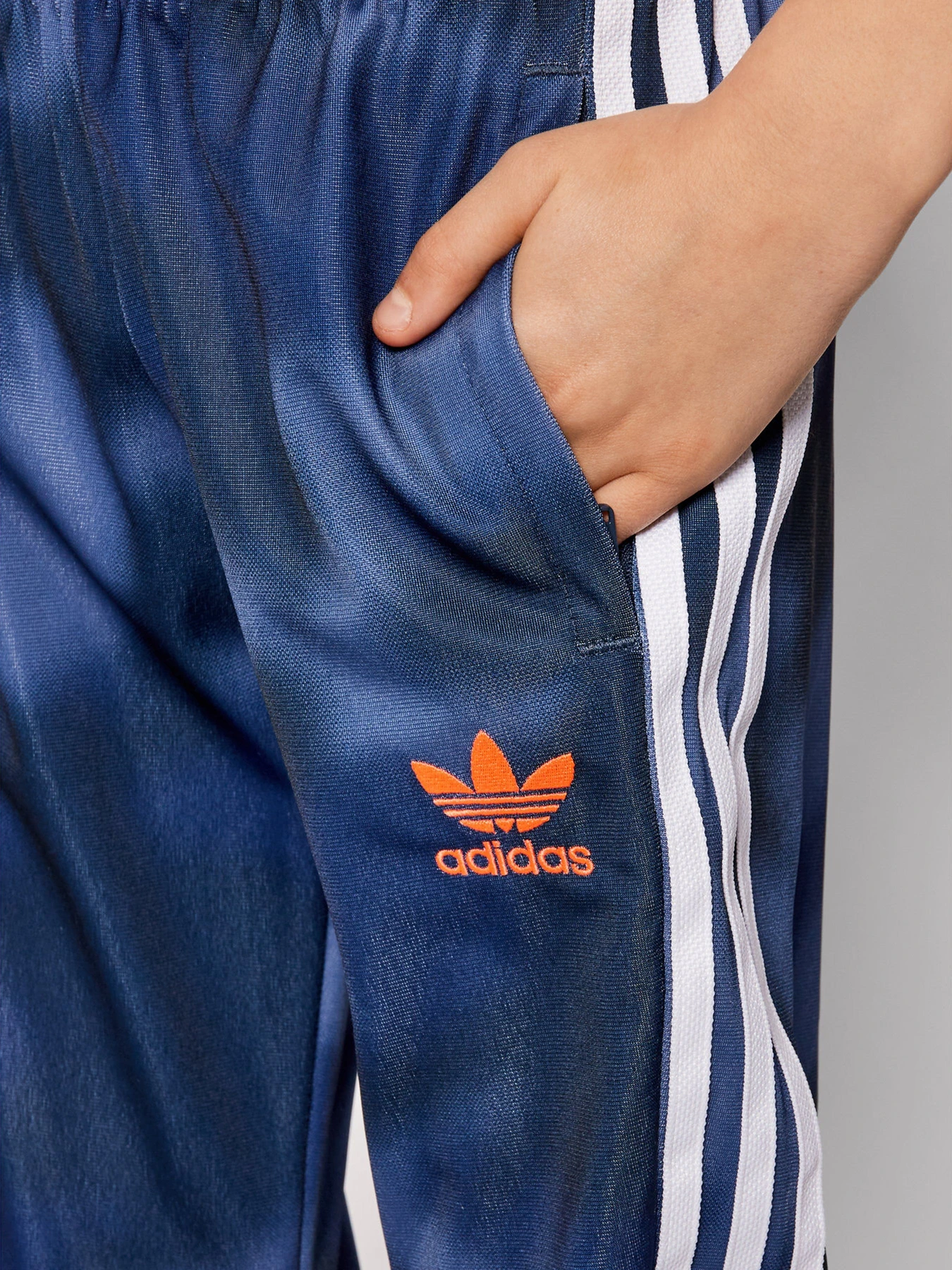 Брюки Adidas ALLOVER PRINT CAMO SST модель GN4129 Фото