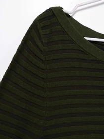 Светри та кардигани COS модель 0476980_т.зелений комб. Фото