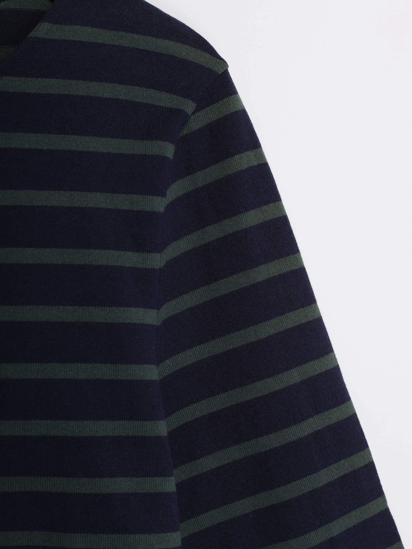 Худи и свитшоты COS модель 0380630_т.синій з зеленим Фото