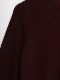 Светри та кардигани COS модель 0580646_бордовий Фото