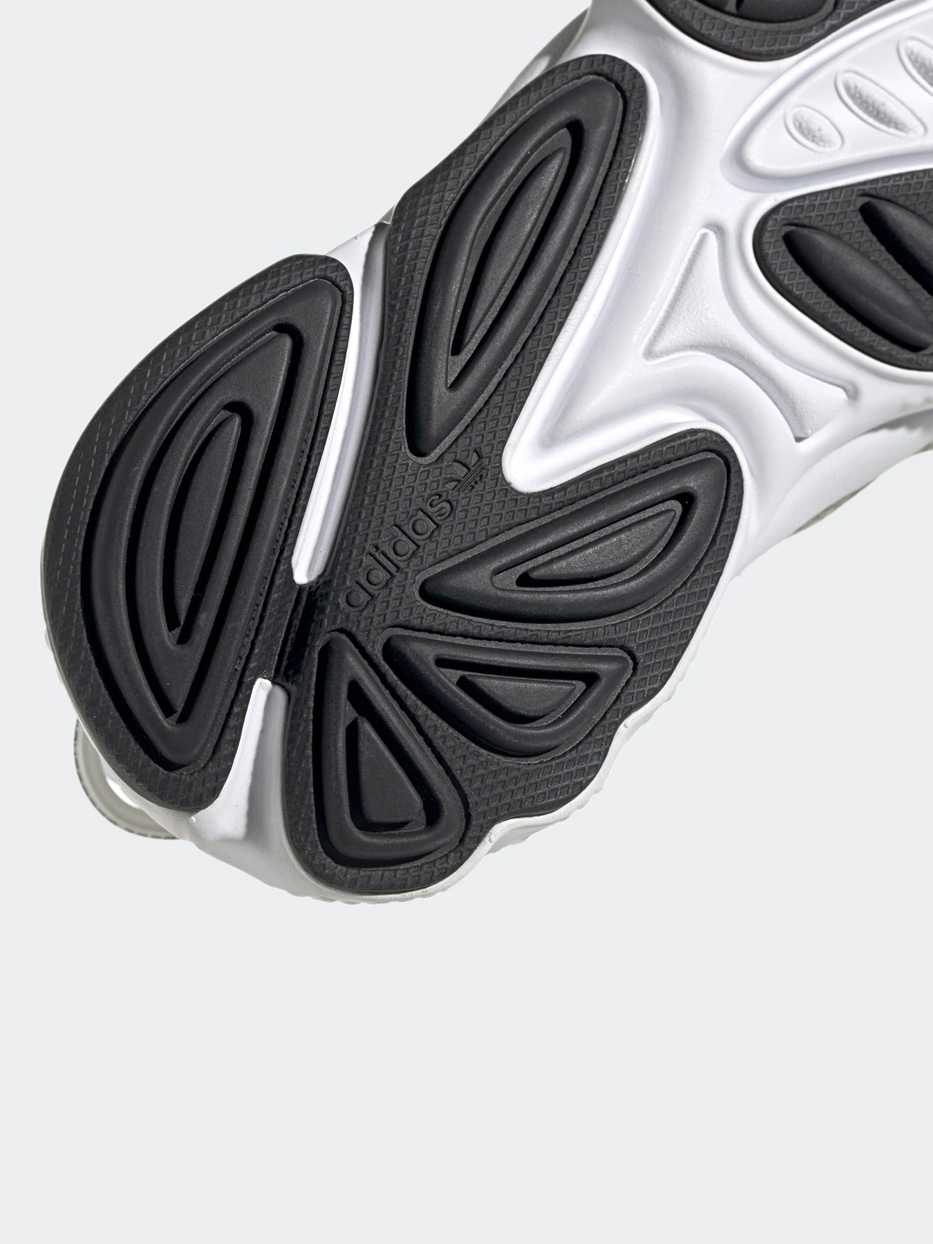 Кроссовки Adidas OZWEEGO модель EE7773 Кроссовки Adidas OZWEEGO модель EE7773 Фото