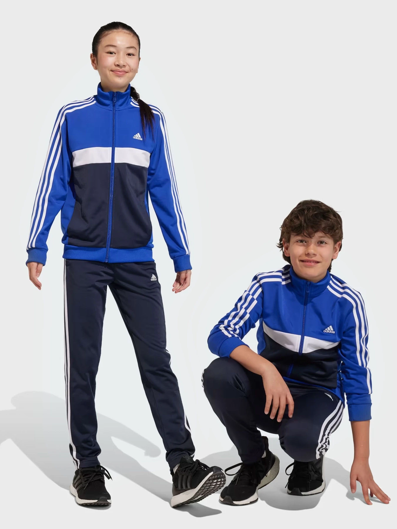 Костюмы Adidas ESSENTIALS 3-STRIPES модель IB4108 Костюмы Adidas ESSENTIALS 3-STRIPES модель IB4108 Фото