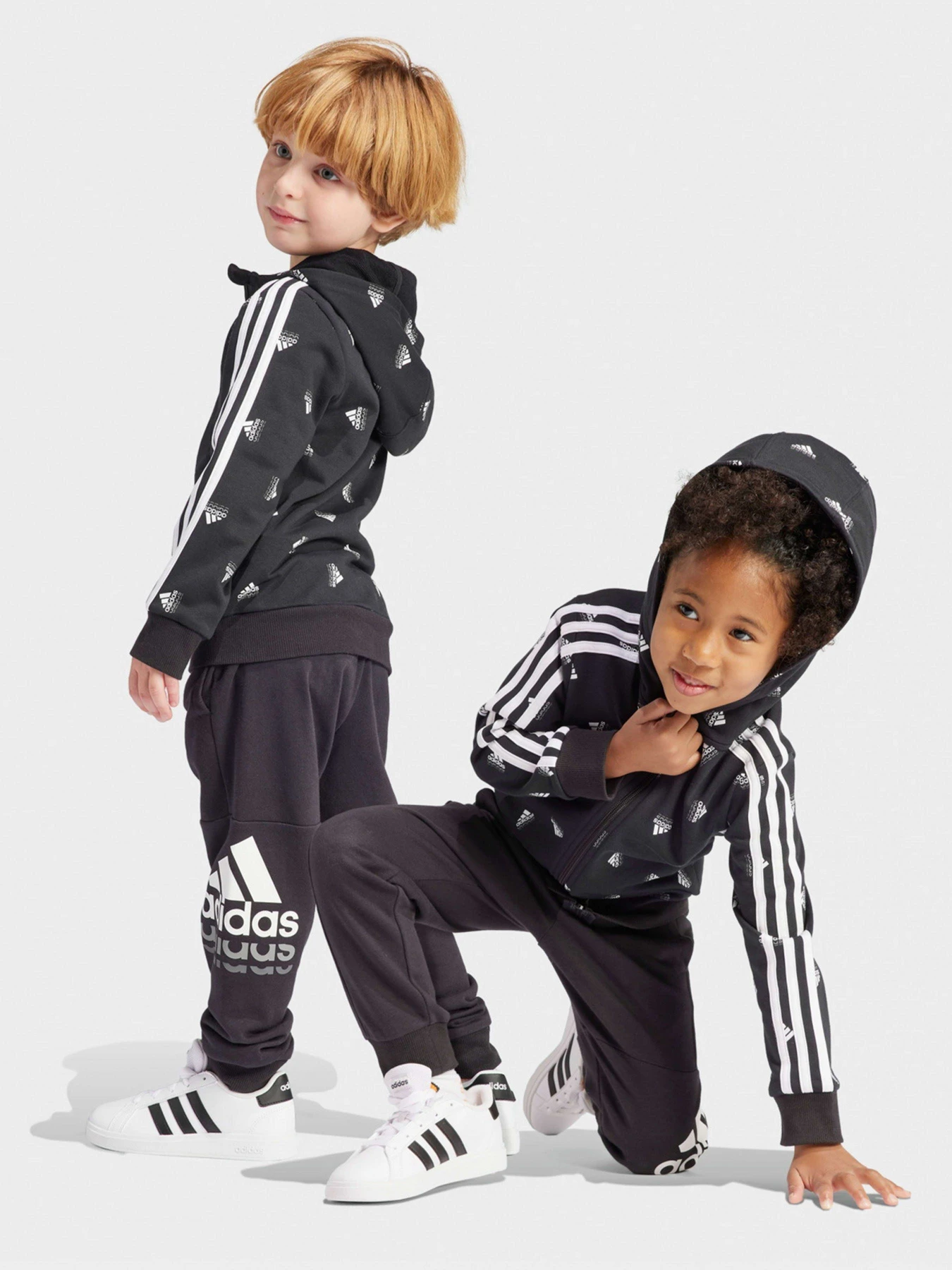 Костюмы Adidas ESSENTIALS модель HR5907 Костюмы Adidas ESSENTIALS модель HR5907 Фото