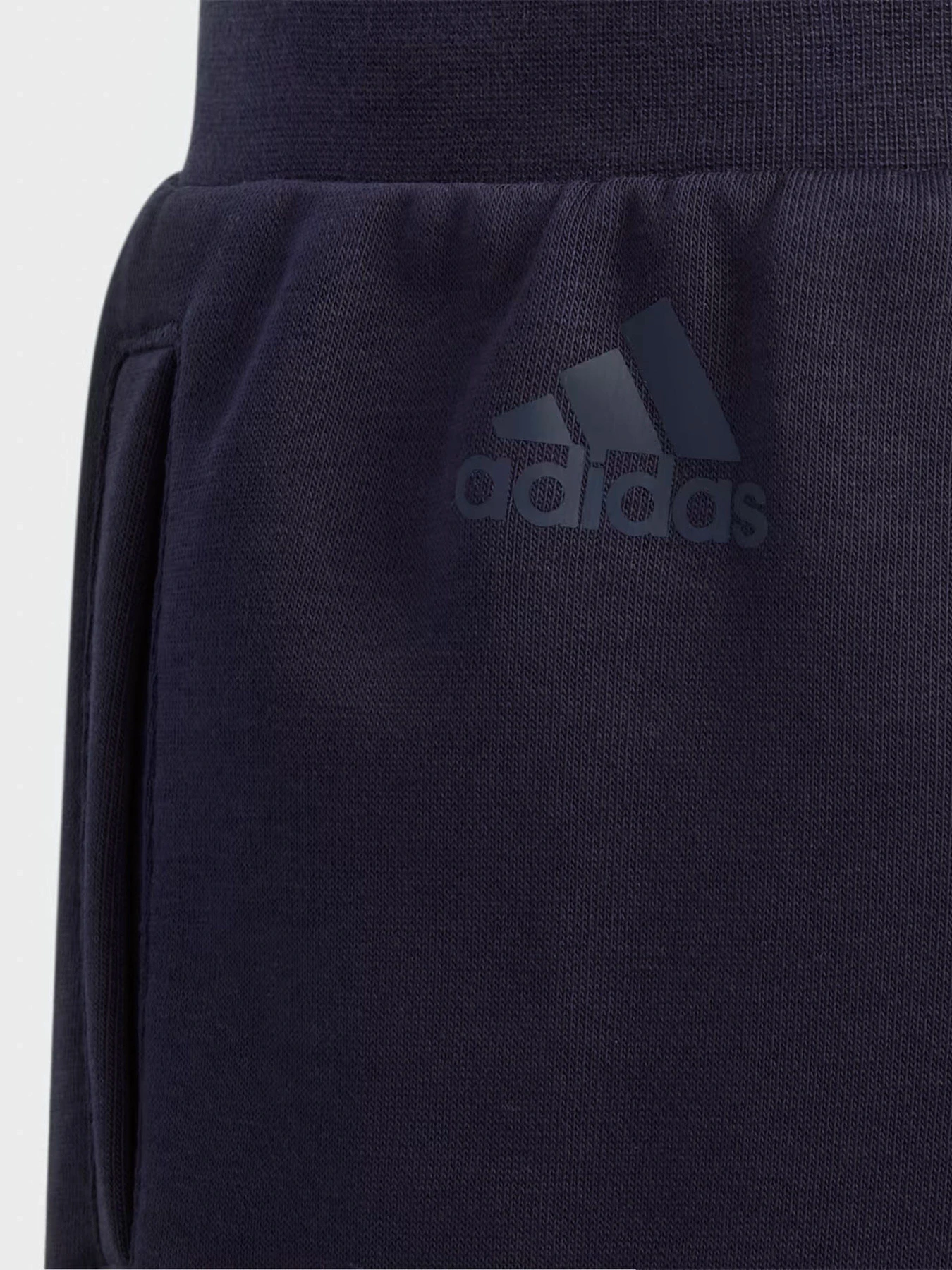 Шорты Adidas BADGE OF SPORT модель HZ7086 Шорты Adidas BADGE OF SPORT модель HZ7086 Фото