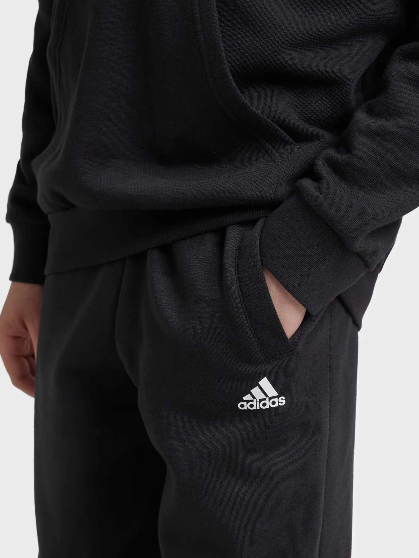 Брюки Adidas ESSENTIALS SMALL LOGO FEEL COZ модель IV7311 Брюки Adidas ESSENTIALS SMALL LOGO FEEL COZ модель IV7311 Фото