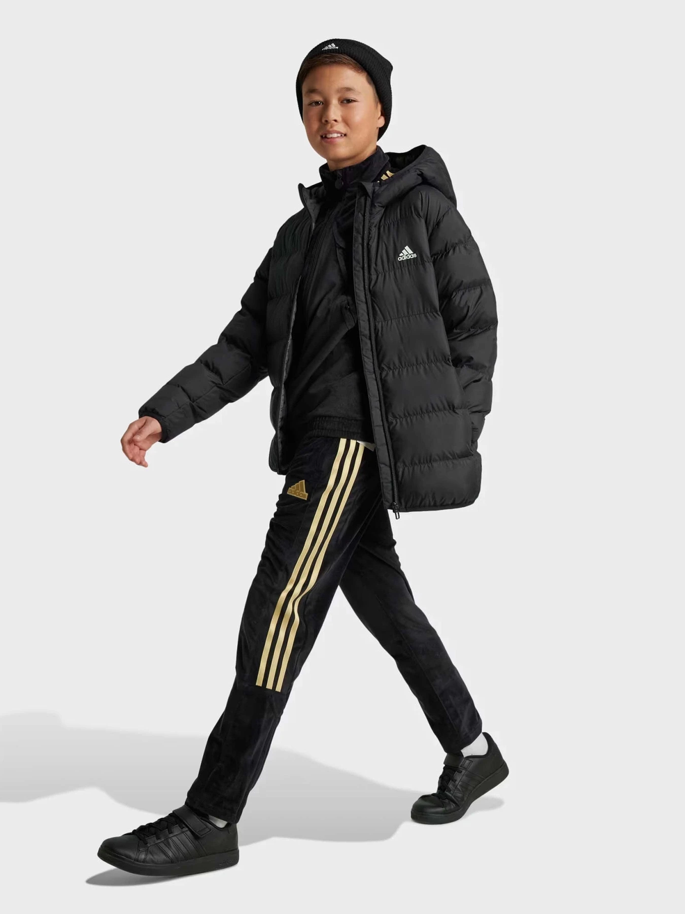 Куртки и дубленки Adidas SYNTHETIC DOWN модель IV9505 Куртки и дубленки Adidas SYNTHETIC DOWN модель IV9505 Фото