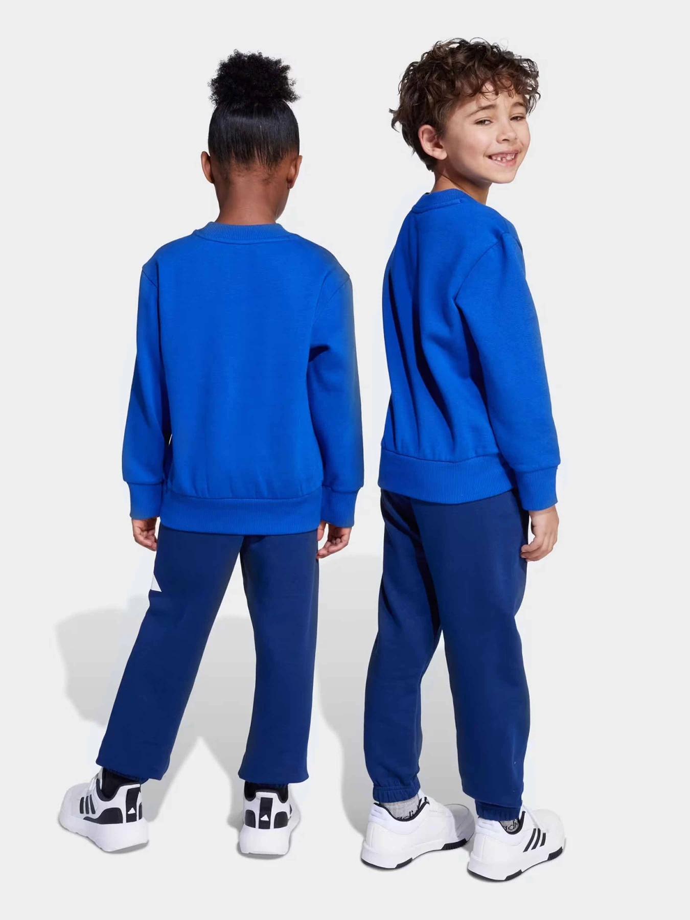 Костюмы Adidas ESSENTIALS модель JM0881 Костюмы Adidas ESSENTIALS модель JM0881 Фото