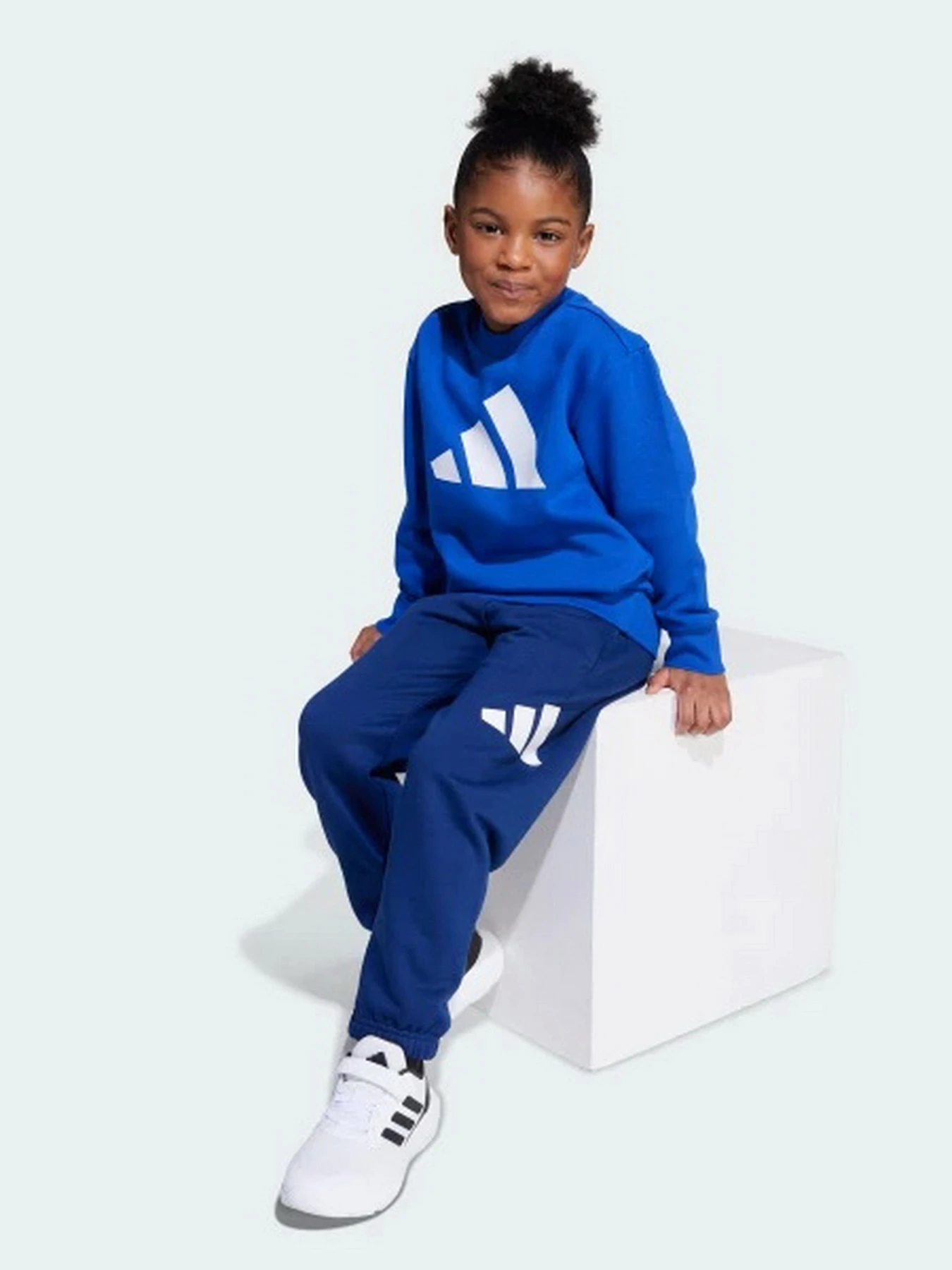 Костюмы Adidas ESSENTIALS модель JM0881 Костюмы Adidas ESSENTIALS модель JM0881 Фото