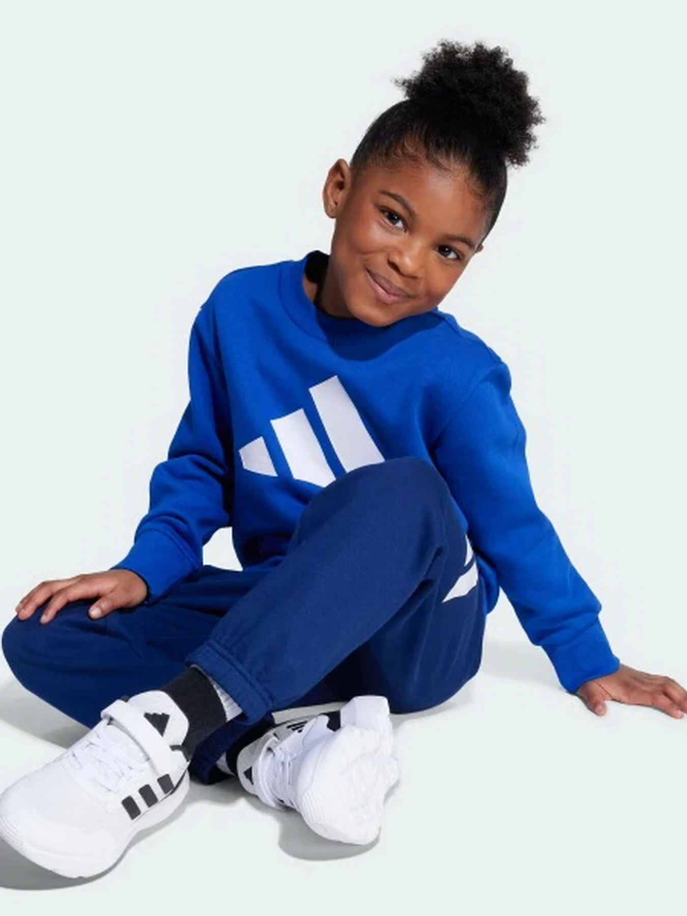 Костюмы Adidas ESSENTIALS модель JM0881 Костюмы Adidas ESSENTIALS модель JM0881 Фото