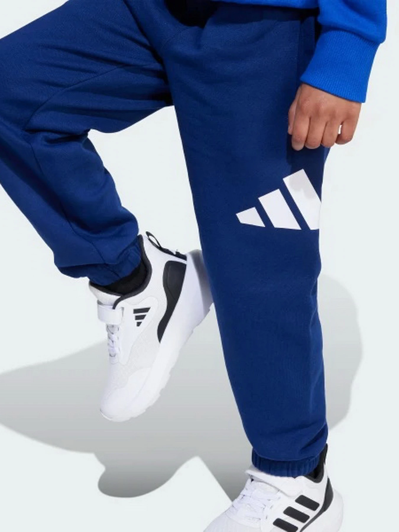 Костюмы Adidas ESSENTIALS модель JM0881 Костюмы Adidas ESSENTIALS модель JM0881 Фото
