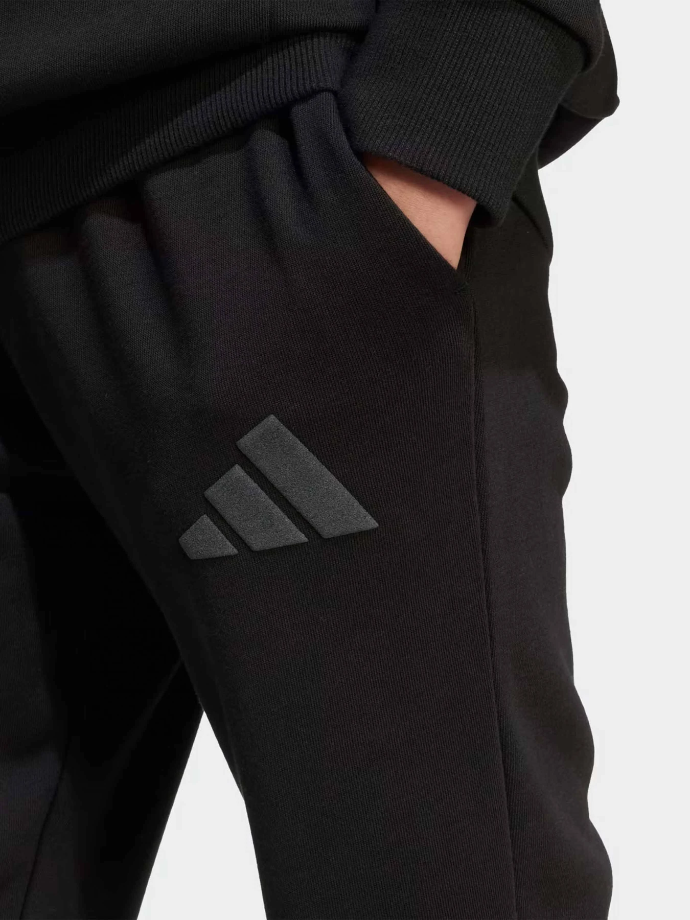 Брюки Adidas модель JN2147 Брюки Adidas модель JN2147 Фото