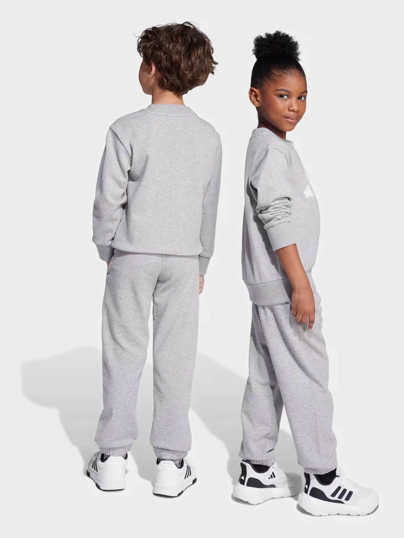 Костюмы Adidas ESSENTIALS модель JM0883 Костюмы Adidas ESSENTIALS модель JM0883 Фото