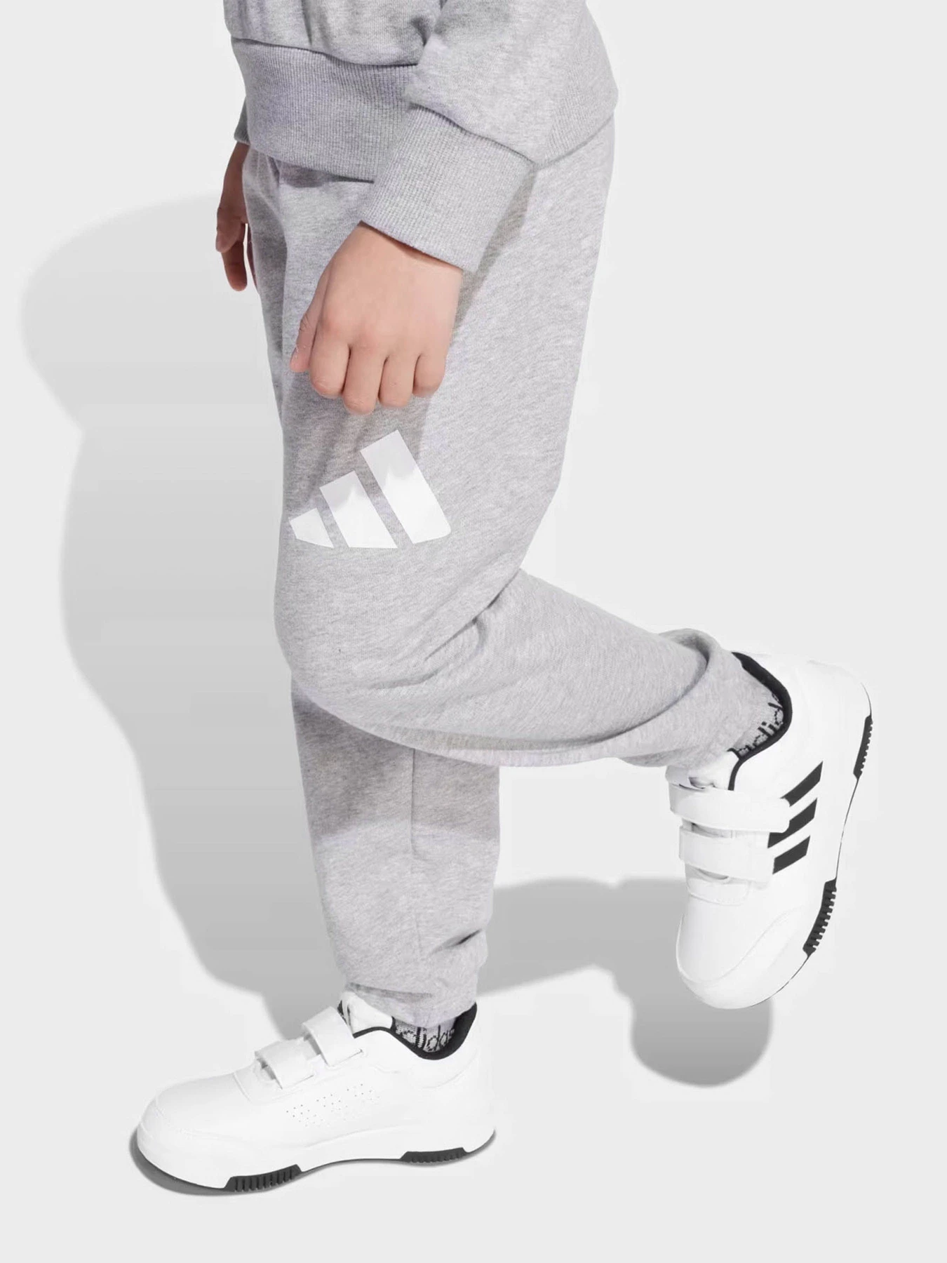 Костюмы Adidas ESSENTIALS модель JM0883 Костюмы Adidas ESSENTIALS модель JM0883 Фото