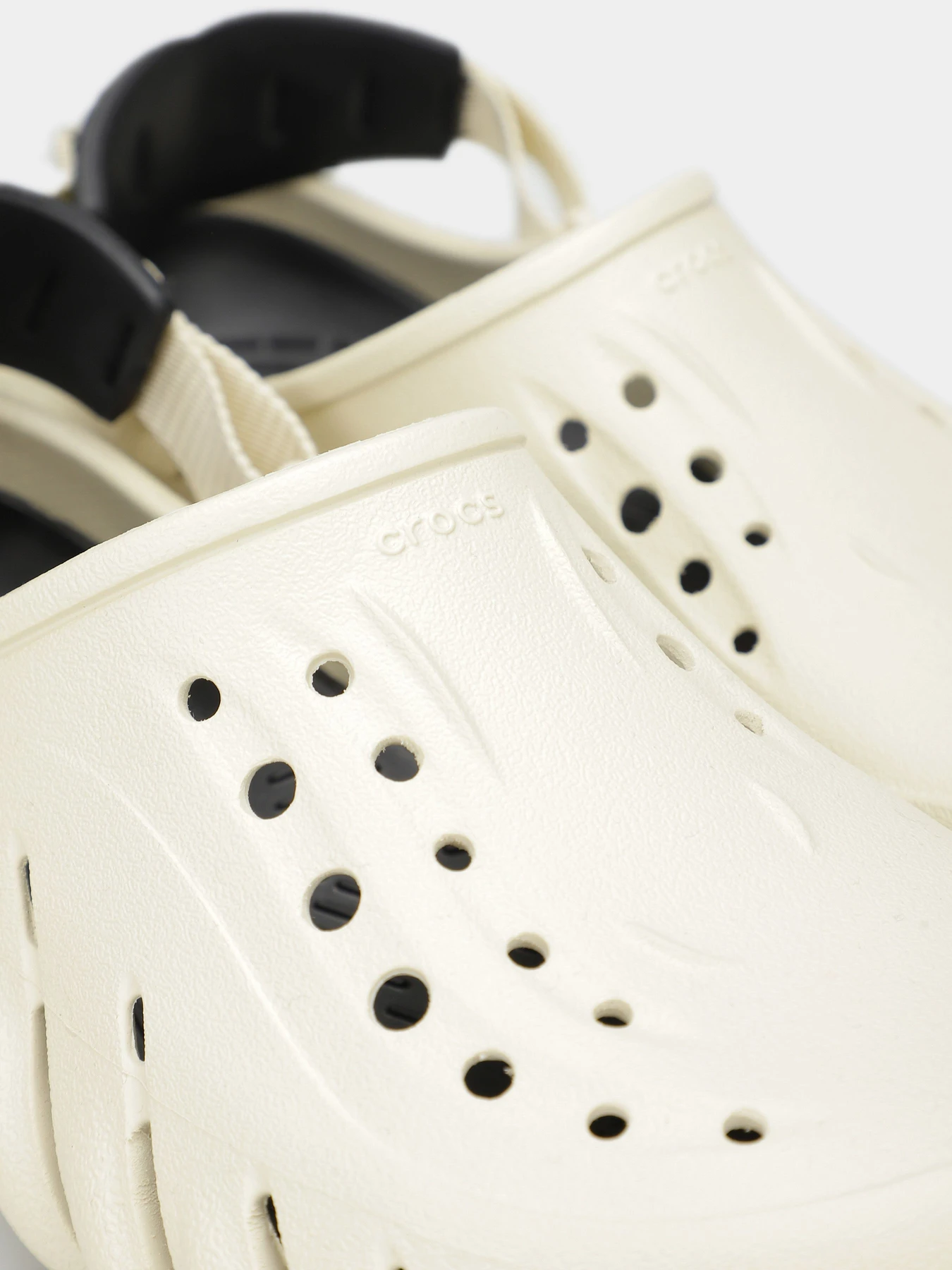 Шлёпанцы Crocs модель 207937-2YJ Шлёпанцы Crocs модель 207937-2YJ Фото