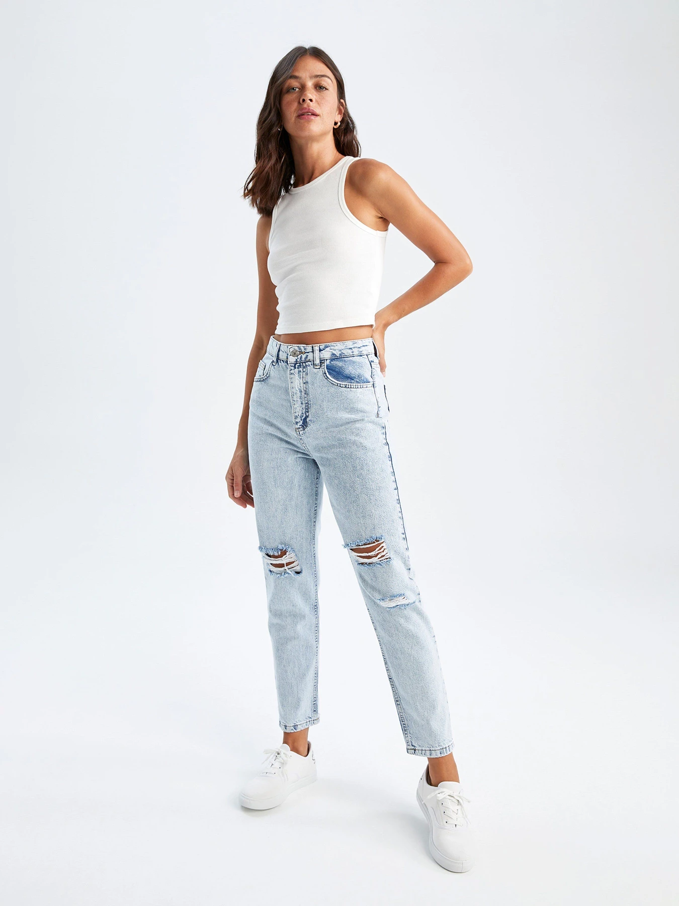 Джинсы DeFacto Mom модель Y3326AZ-NM39 Джинсы DeFacto Mom модель Y3326AZ-NM39 Фото