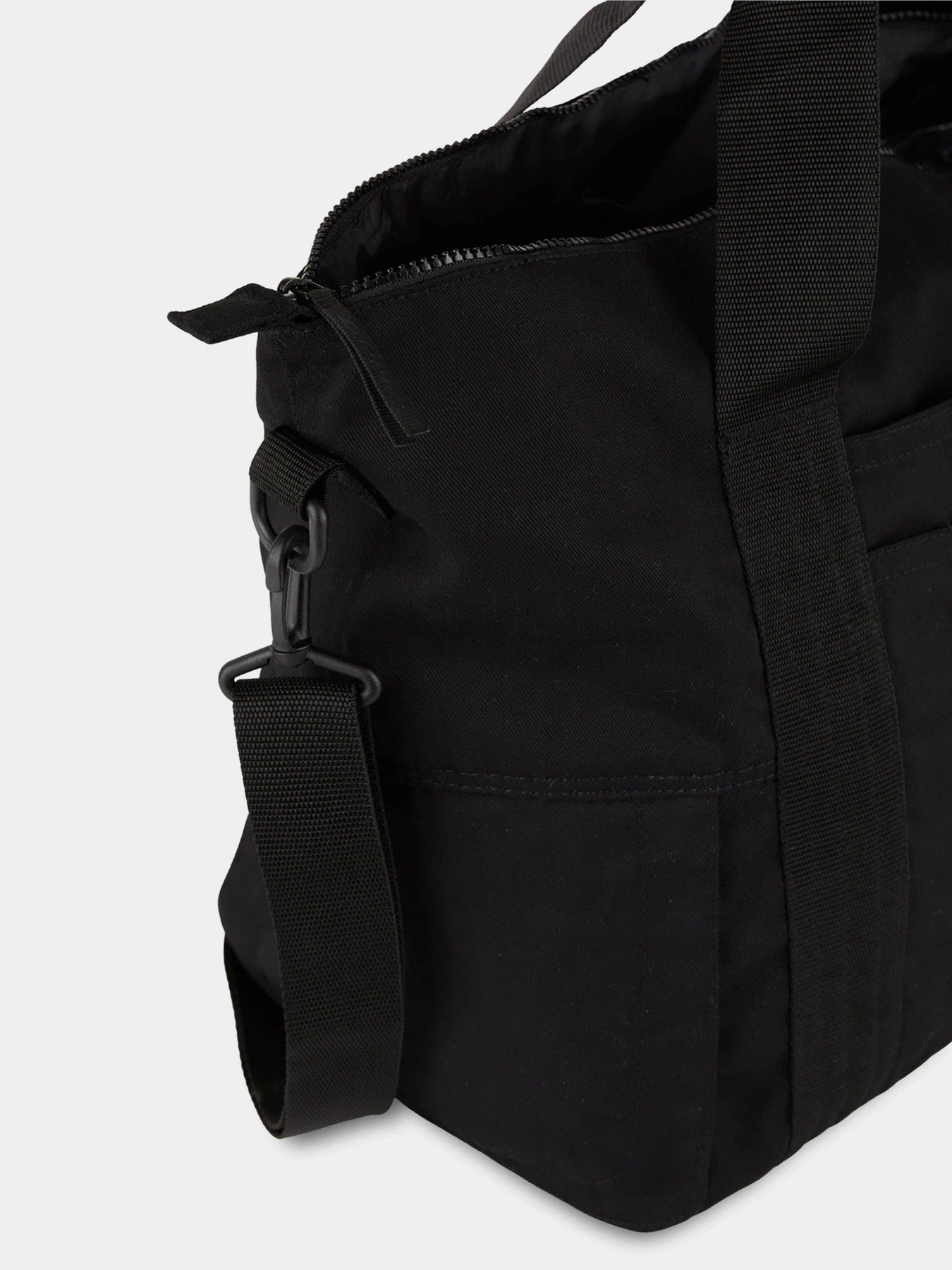 Дорожные сумки и чемоданы Dickies Weekender модель DK0A4YHMBLK1 Дорожные сумки и чемоданы Dickies Weekender модель DK0A4YHMBLK1 Фото