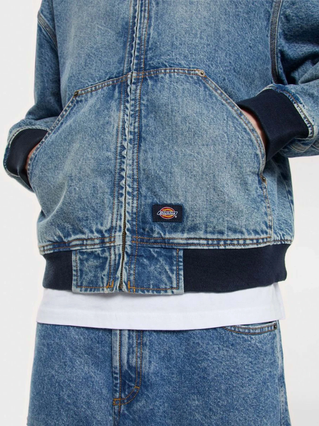 Куртки та дублянки Dickies Dickies Hooded Denim модель DK0A4ZAPK211 Куртки та дублянки Dickies Dickies Hooded Denim модель DK0A4ZAPK211 Фото