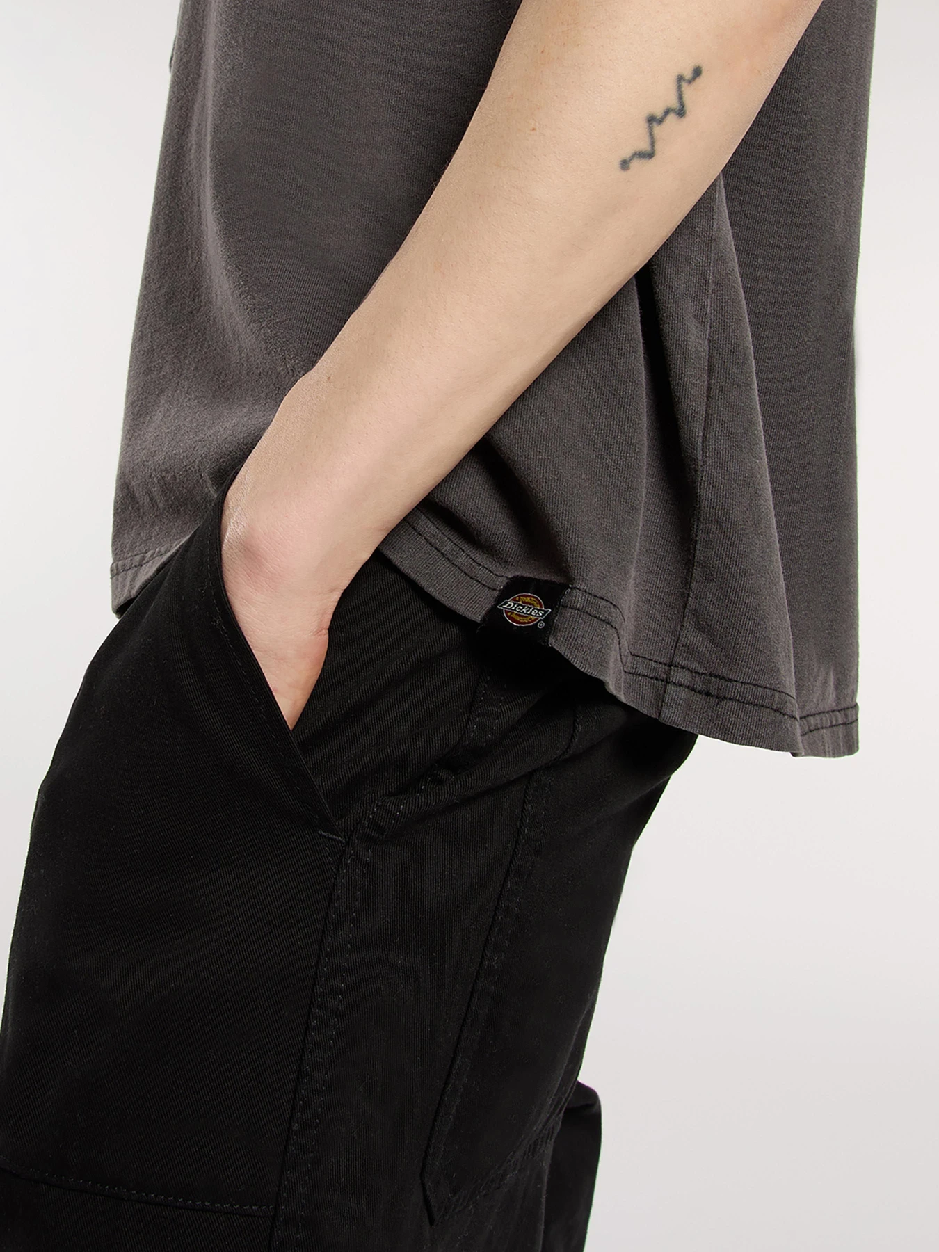 Футболки и поло Dickies Slayden Gd модель DK0A87QRBLK1 Фото