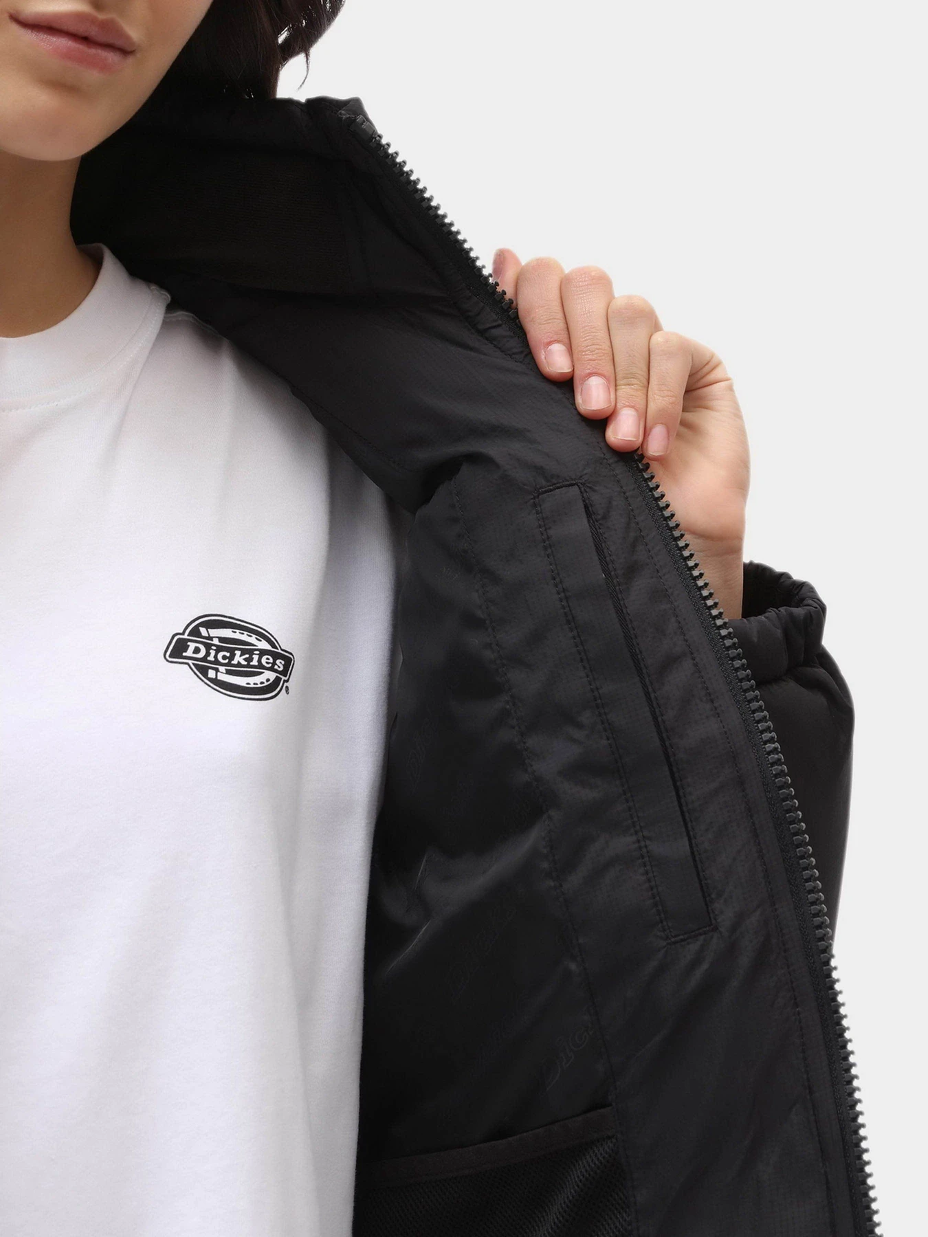 Куртки та дублянки Dickies Alatna модель DK0A4XP3BLK1 Куртки та дублянки Dickies Alatna модель DK0A4XP3BLK1 Фото