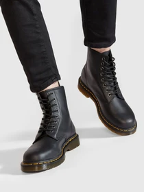 Ботинки и сапоги DR. MARTENS 1460 модель DM11822002 Фото