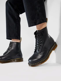 Ботинки и сапоги DR. MARTENS 1460 модель DM11822006 Фото