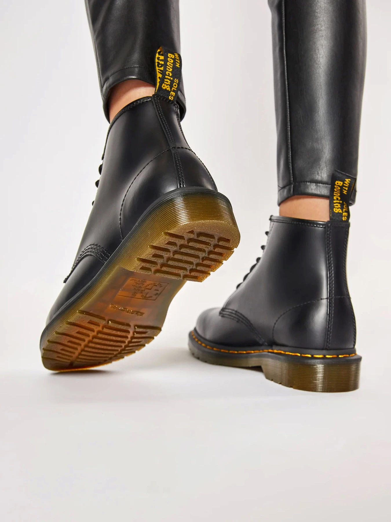 Ботинки и сапоги DR. MARTENS 101 YS модель DM26230001 Фото