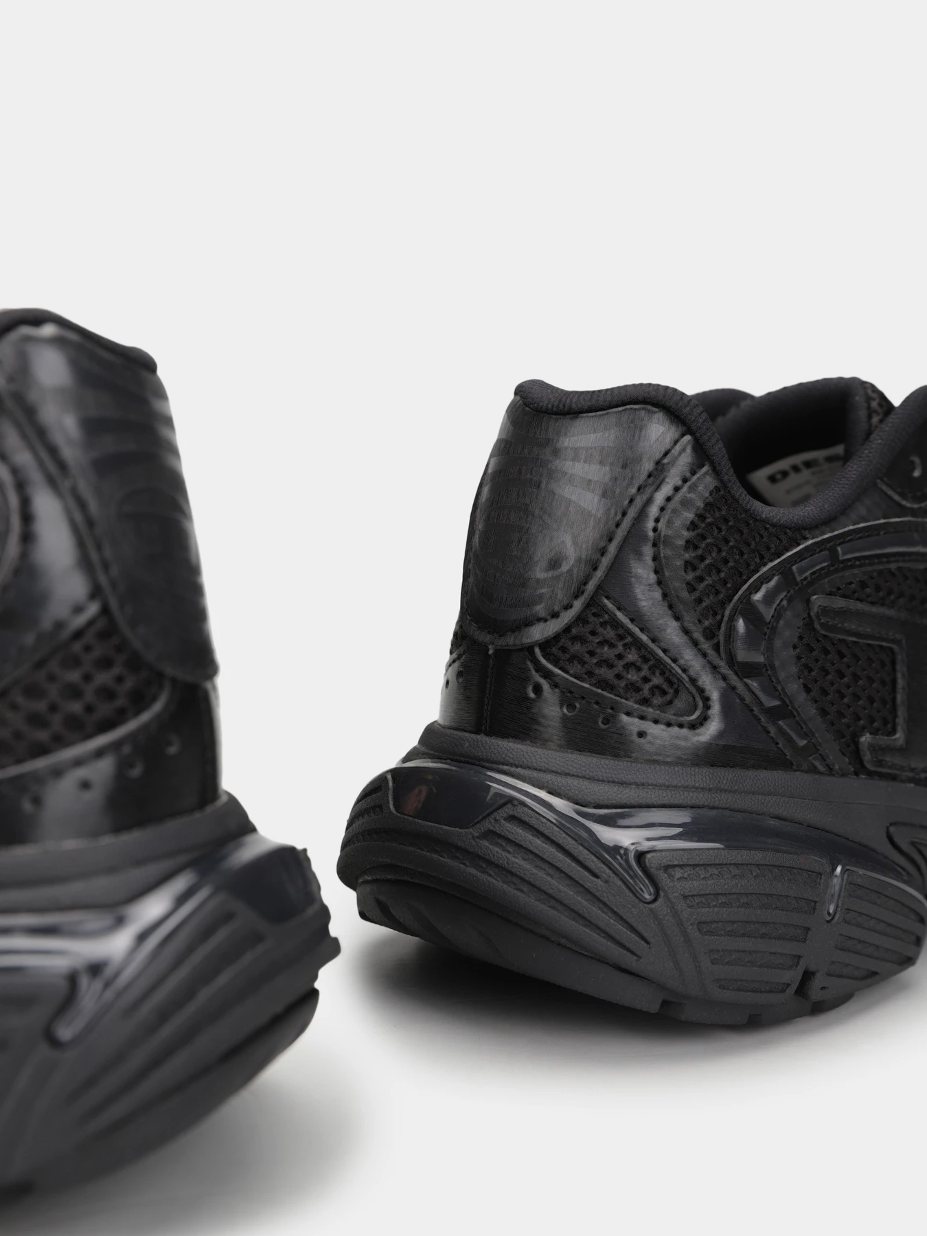 Кроссовки Diesel модель Y03594-P8136-T8013 Фото