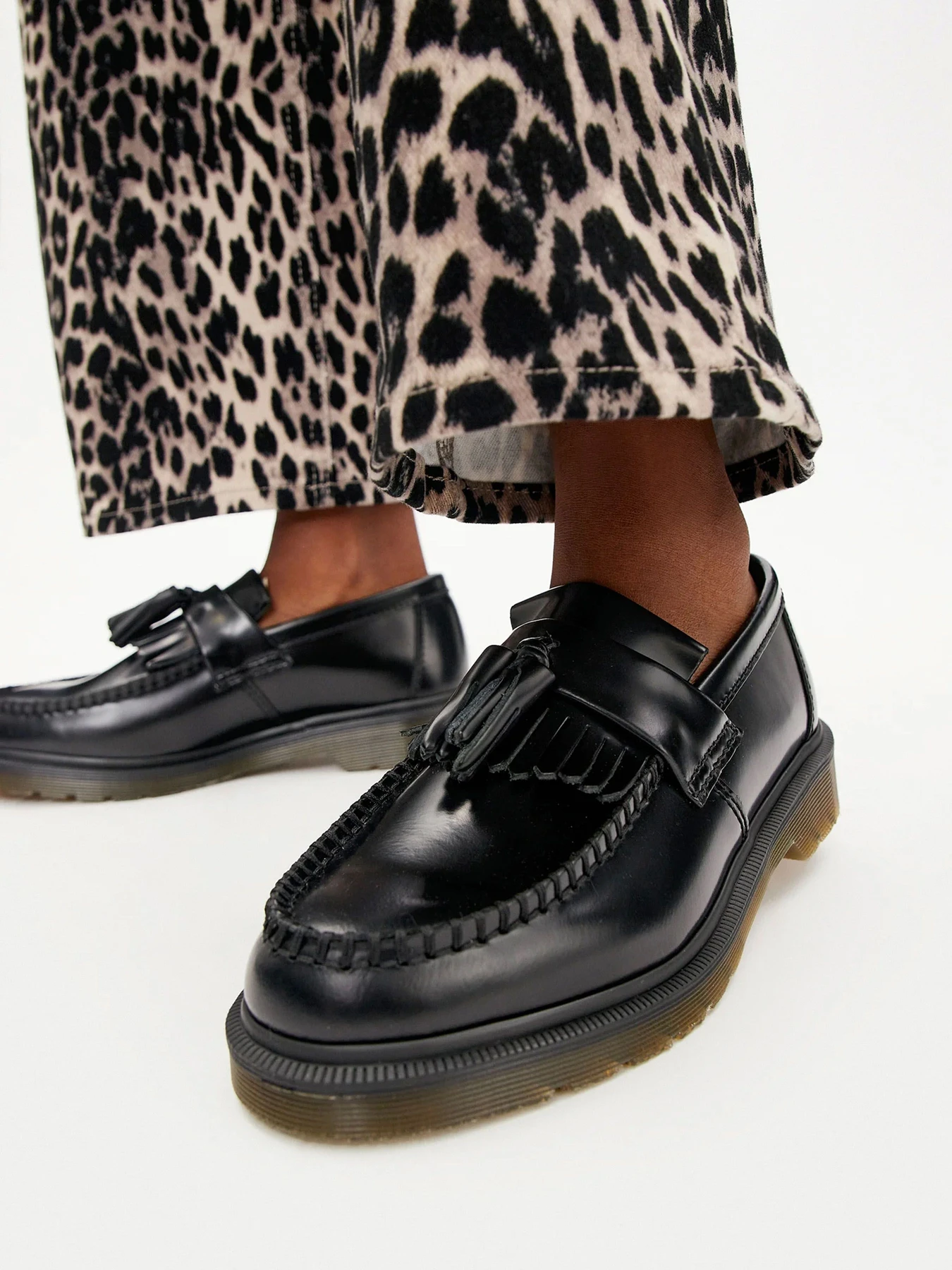Туфли и лоферы DR. MARTENS ADRIAN модель DM14573001 Туфли и лоферы DR. MARTENS ADRIAN модель DM14573001 Фото