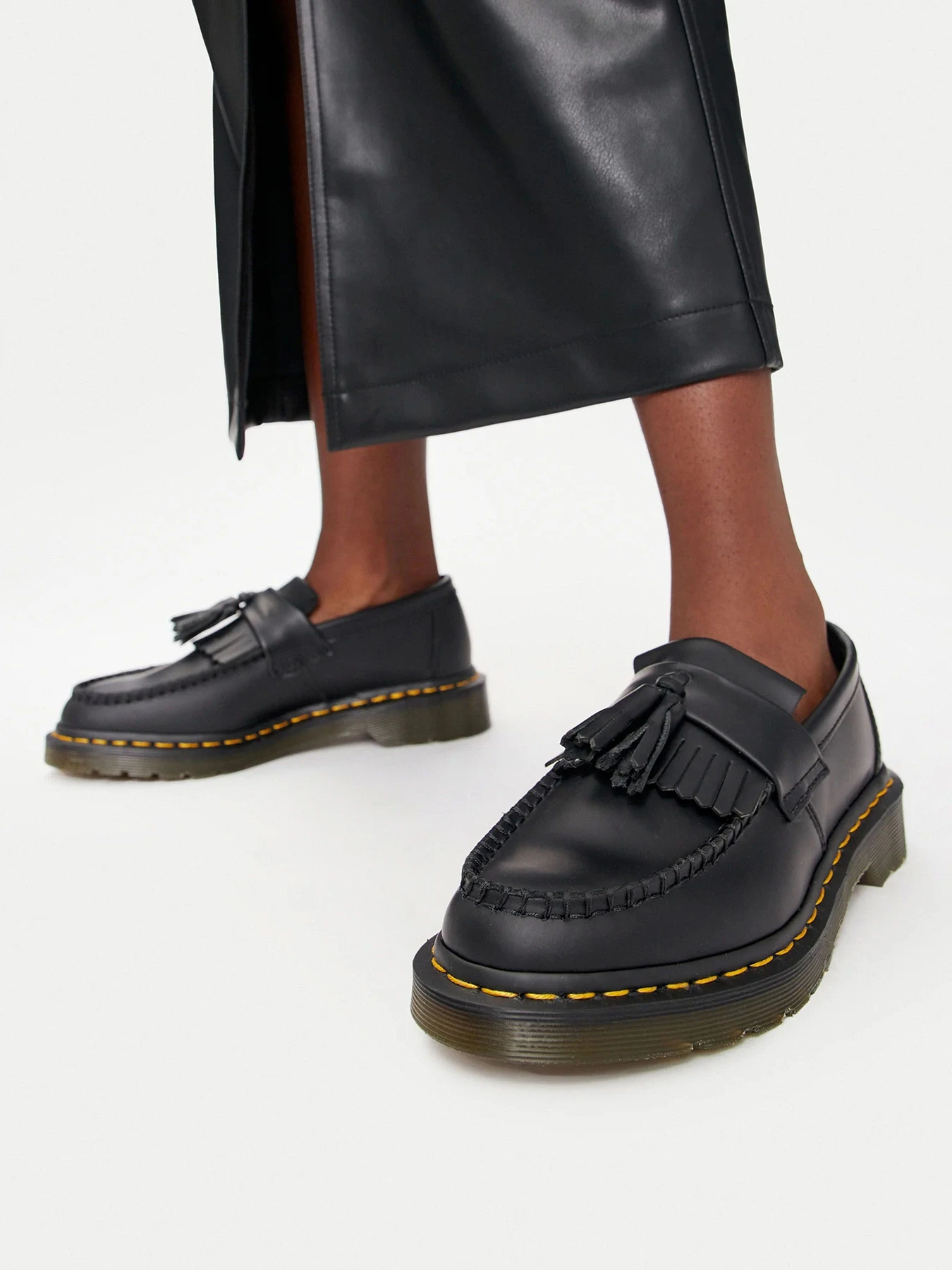 Туфли и лоферы DR. MARTENS ADRIAN YS модель DM22209001 Туфли и лоферы DR. MARTENS ADRIAN YS модель DM22209001 Фото