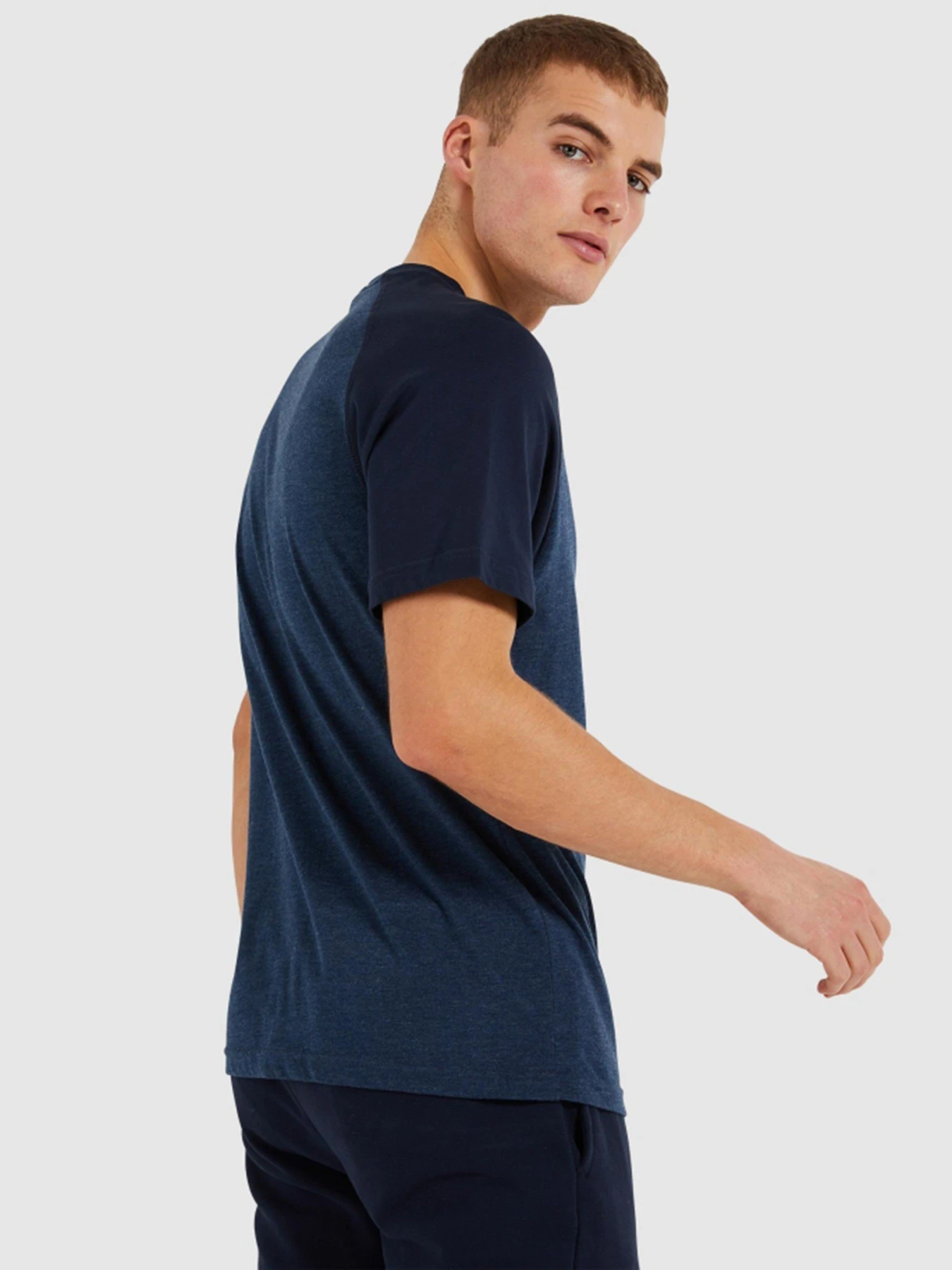 Футболки и поло Ellesse модель SHI11291-NAVYMARL Футболки и поло Ellesse модель SHI11291-NAVYMARL Фото