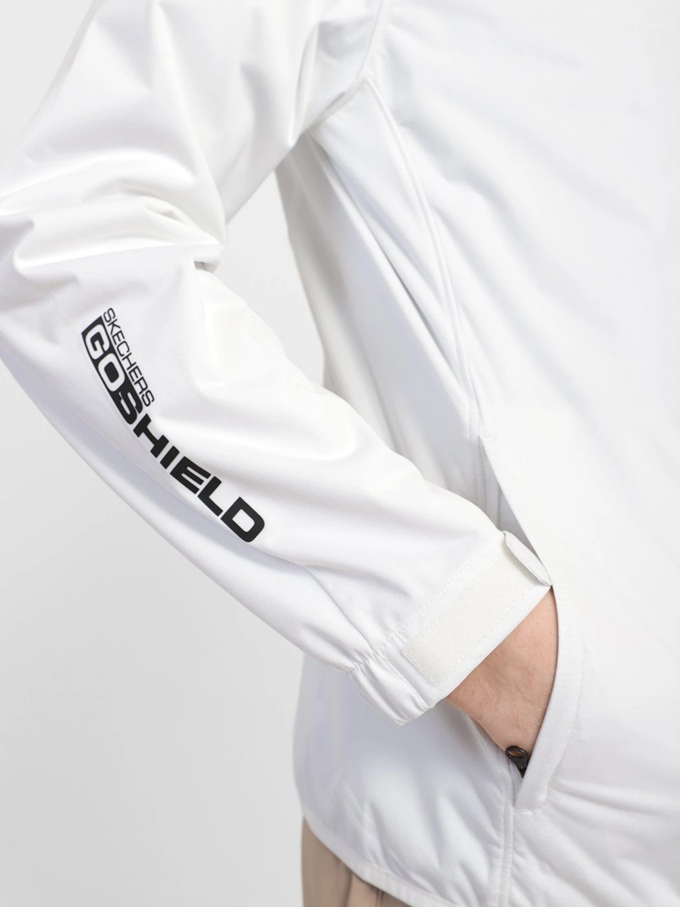 Куртки и дубленки Skechers GOLF GOShield Elite модель MJA2 WHT Фото