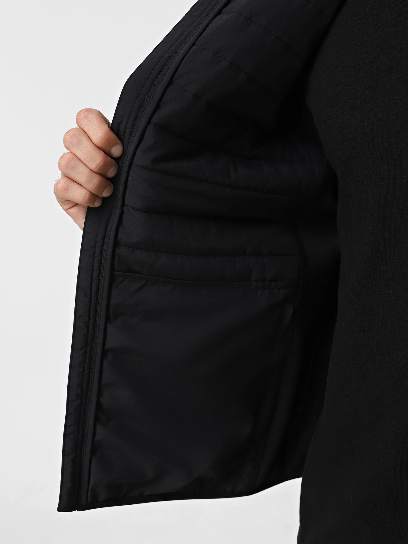 Куртки и дубленки Skechers Goshield Hybrid Jacket 2.0 модель JA141 BLK Куртки и дубленки Skechers Goshield Hybrid Jacket 2.0 модель JA141 BLK Фото