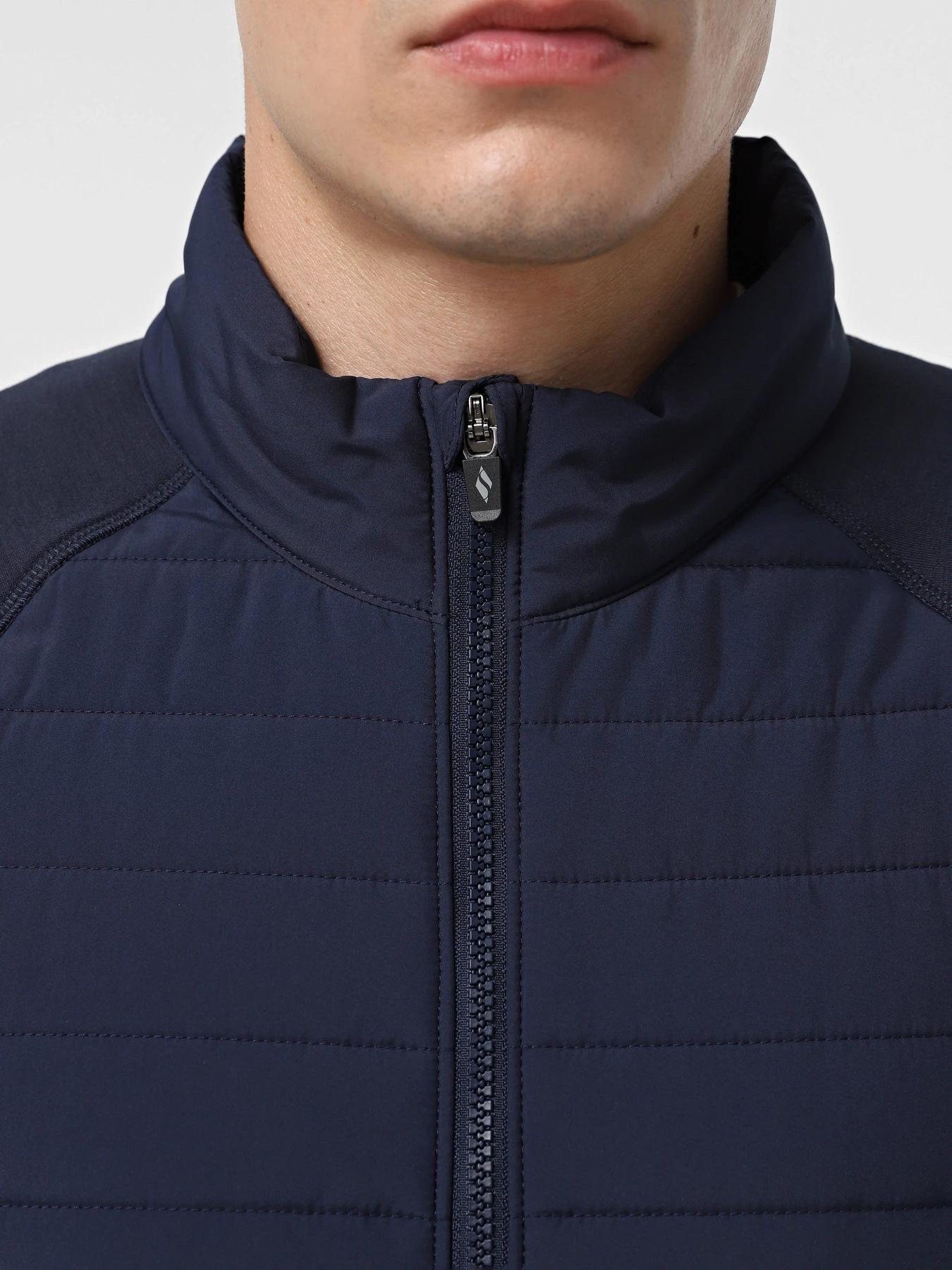 Куртки и дубленки Skechers Goshield Hybrid Jacket 2.0 модель JA141 CCNV Куртки и дубленки Skechers Goshield Hybrid Jacket 2.0 модель JA141 CCNV Фото