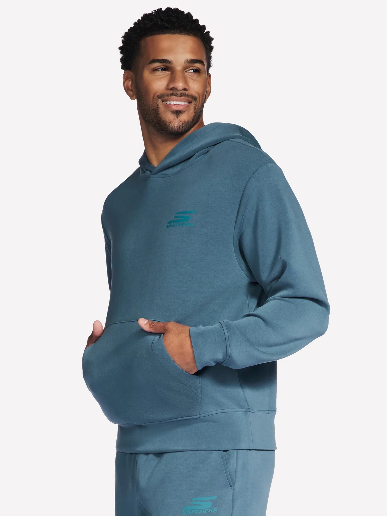 Худи и свитшоты Skechers SKECHCLOUD ELEVATE 2.0 HOODIE модель HD102 NVGY Худи и свитшоты Skechers SKECHCLOUD ELEVATE 2.0 HOODIE модель HD102 NVGY Фото