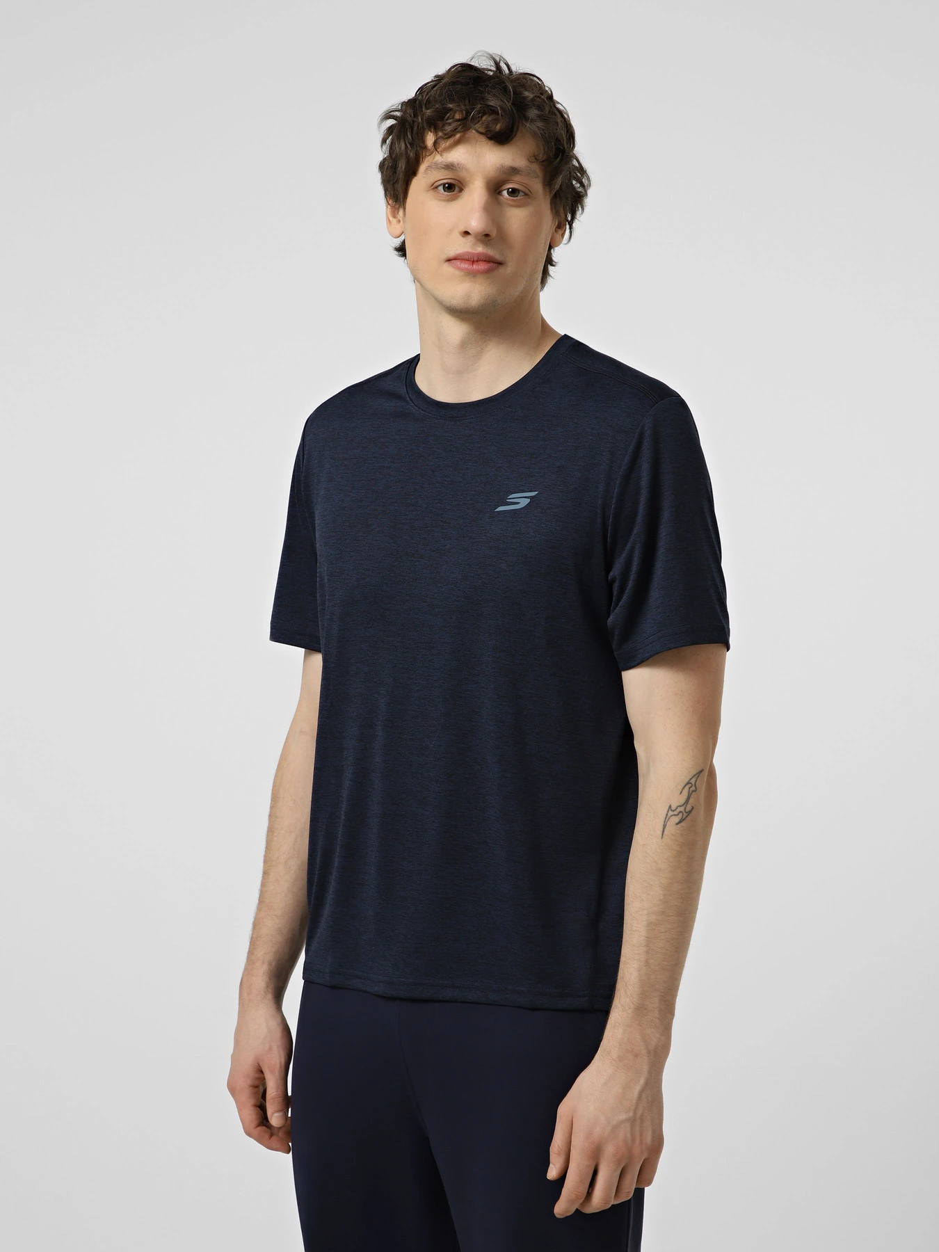Футболки і поло Skechers GODRI CHARGE TEE модель TS233 NVY Футболки і поло Skechers GODRI CHARGE TEE модель TS233 NVY Фото