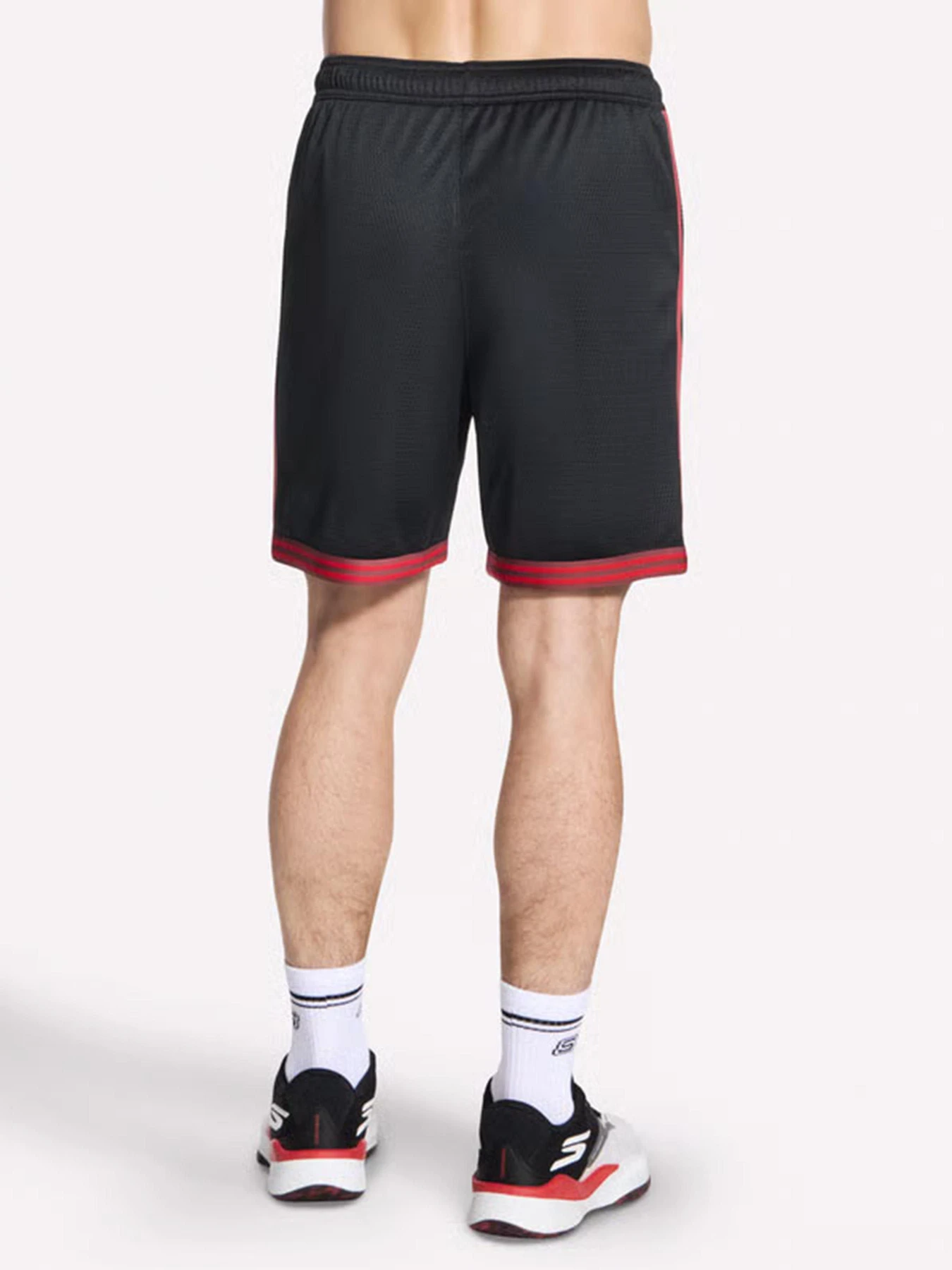 Шорты Skechers SKECHERS STREET BASKETBALL 8” модель SH137 BLK Шорты Skechers SKECHERS STREET BASKETBALL 8” модель SH137 BLK Фото
